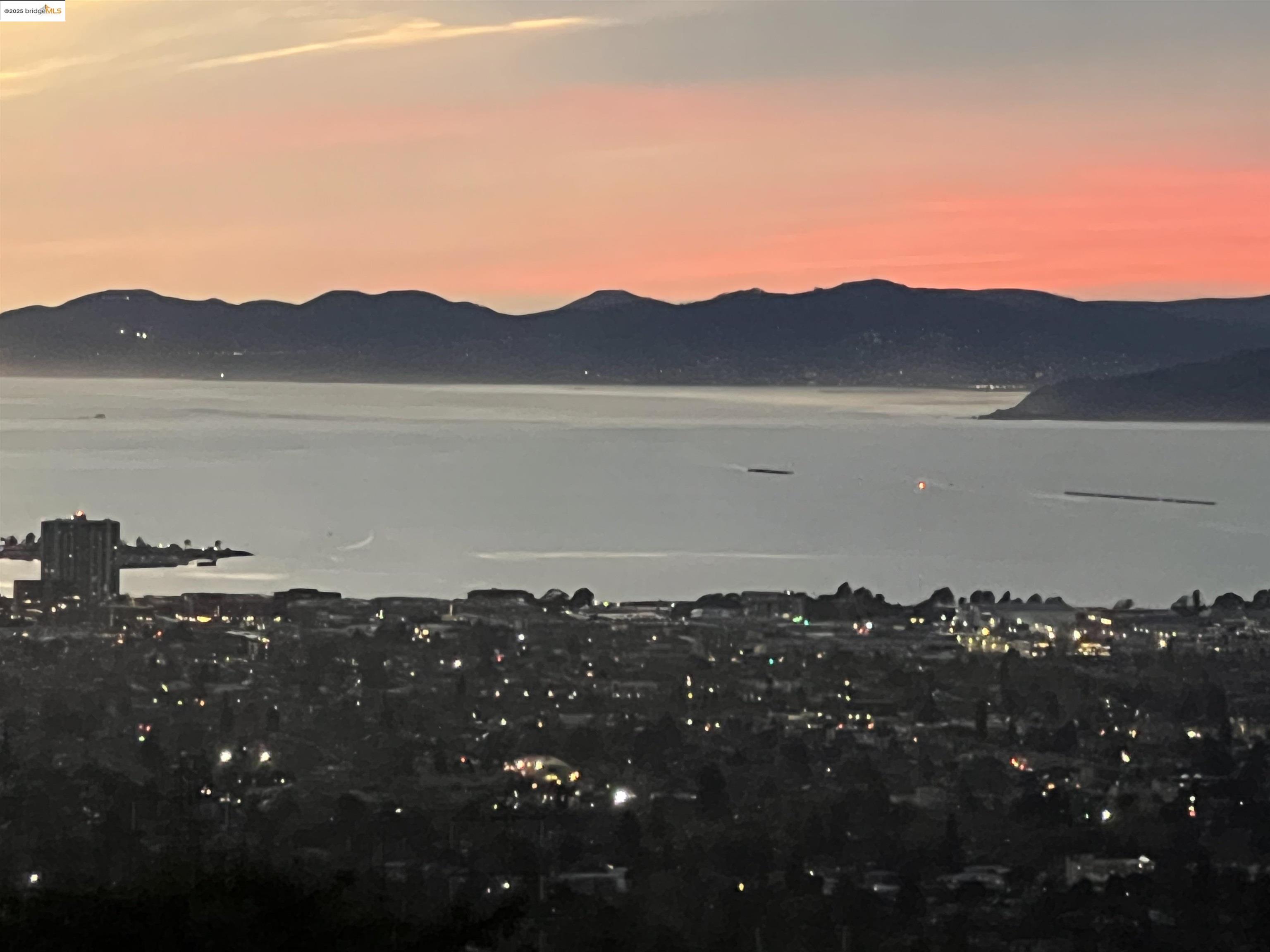 Detail Gallery Image 34 of 37 For 6100 Skyline Blvd, Oakland,  CA 94611 - 2 Beds | 1 Baths