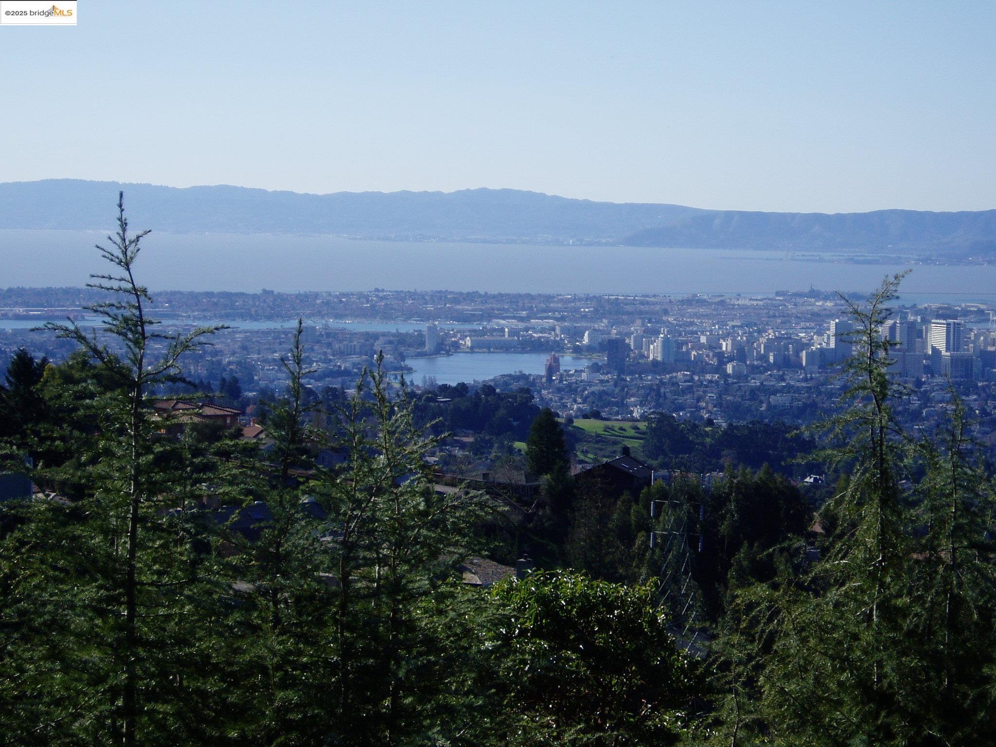 Detail Gallery Image 9 of 37 For 6100 Skyline Blvd, Oakland,  CA 94611 - 2 Beds | 1 Baths