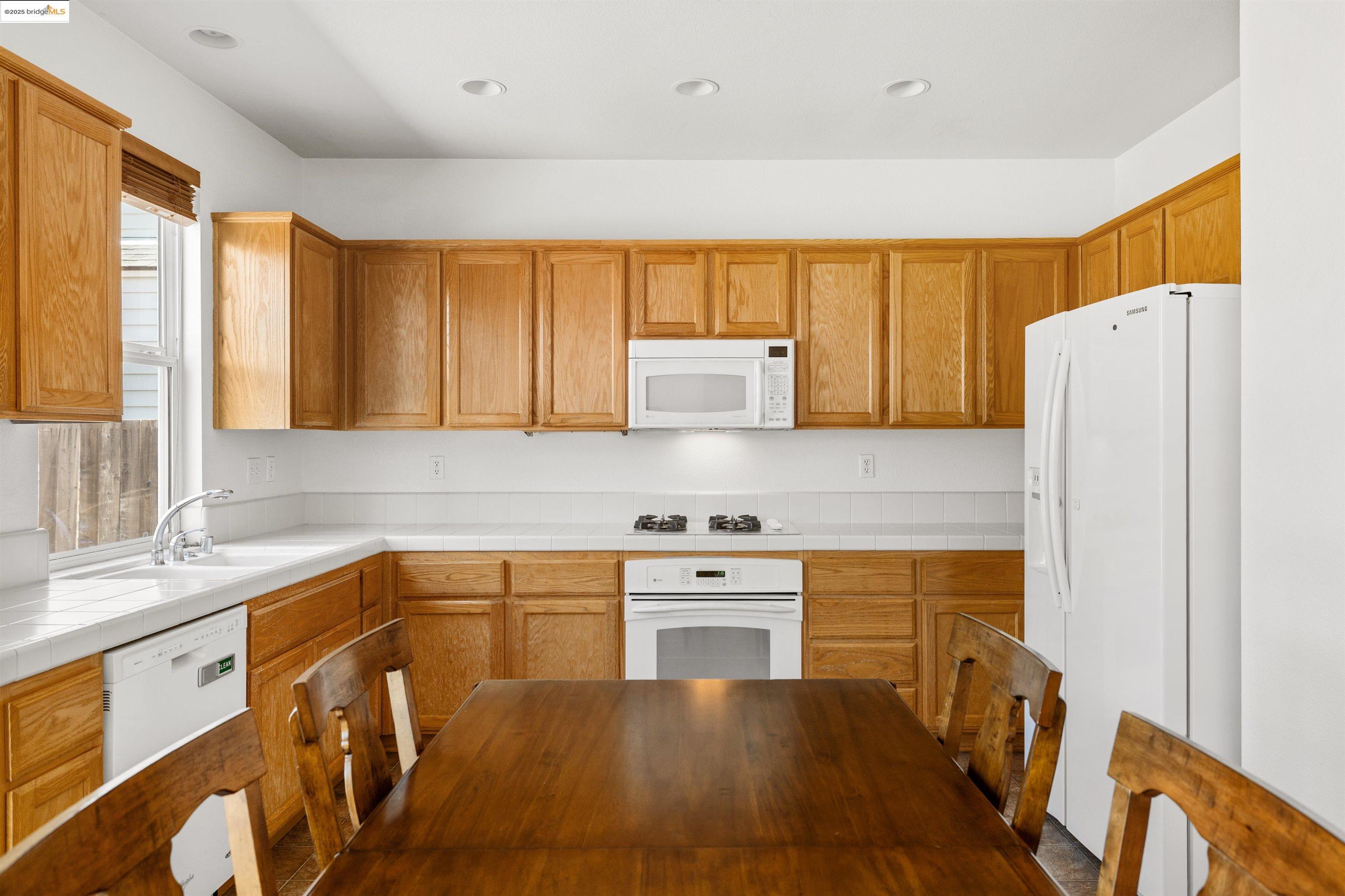 Detail Gallery Image 11 of 44 For 2566 Rowe Ct, Fairfield,  CA 94533 - 4 Beds | 2/1 Baths