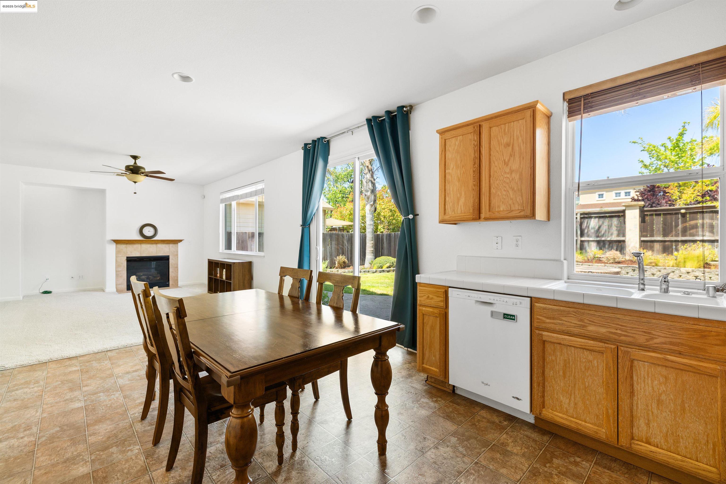 Detail Gallery Image 13 of 44 For 2566 Rowe Ct, Fairfield,  CA 94533 - 4 Beds | 2/1 Baths