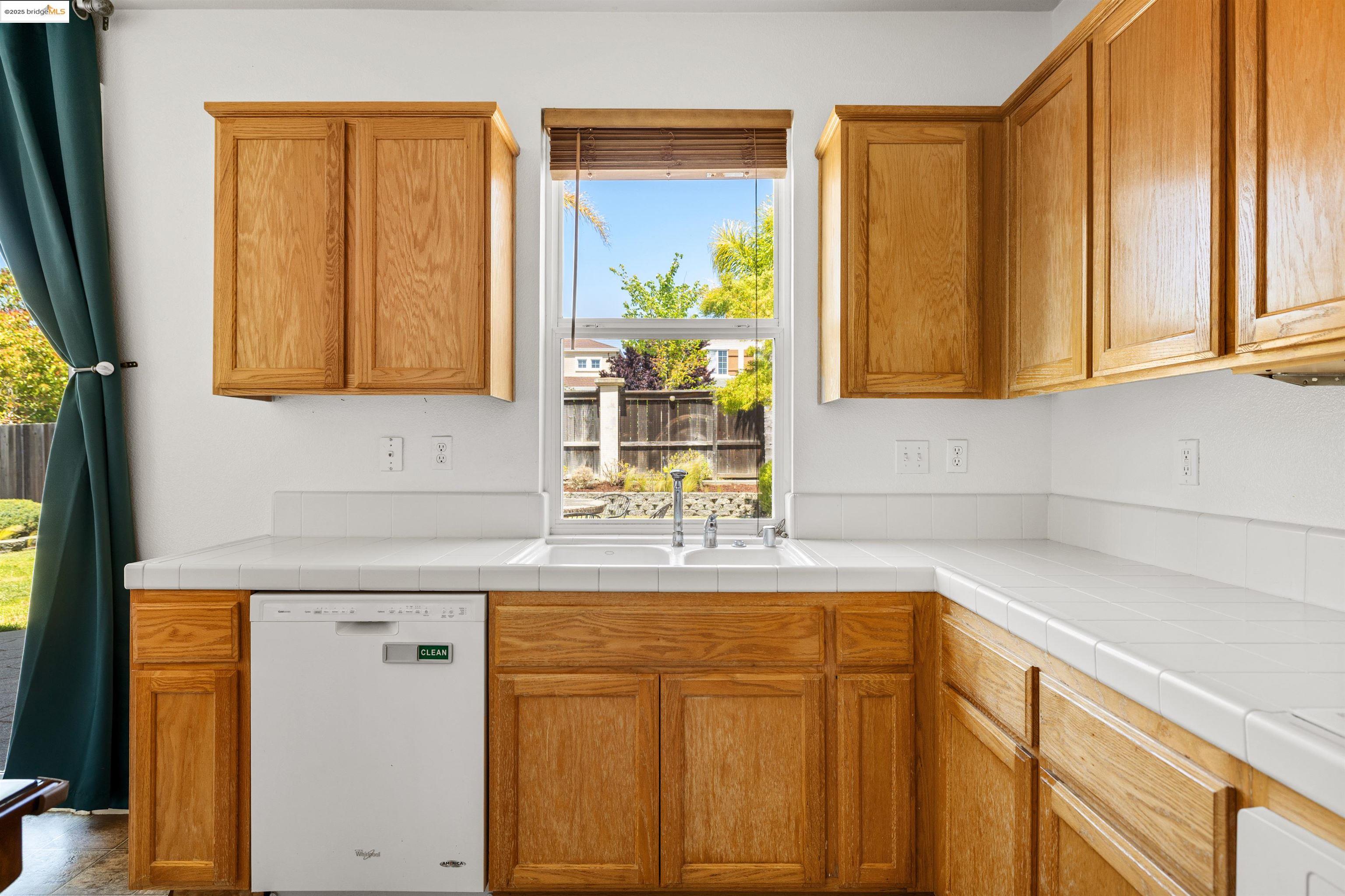 Detail Gallery Image 14 of 44 For 2566 Rowe Ct, Fairfield,  CA 94533 - 4 Beds | 2/1 Baths