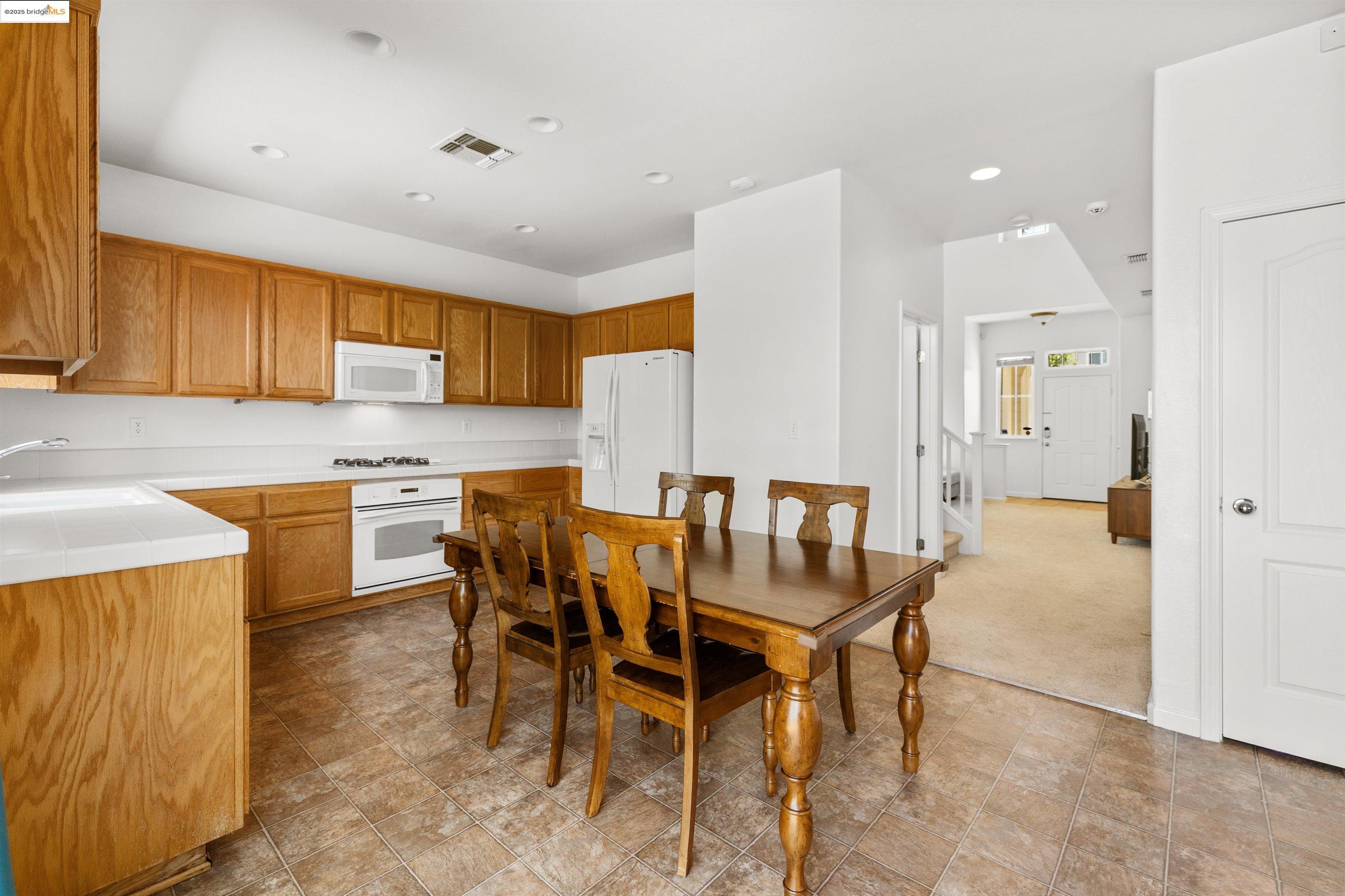 Detail Gallery Image 16 of 44 For 2566 Rowe Ct, Fairfield,  CA 94533 - 4 Beds | 2/1 Baths