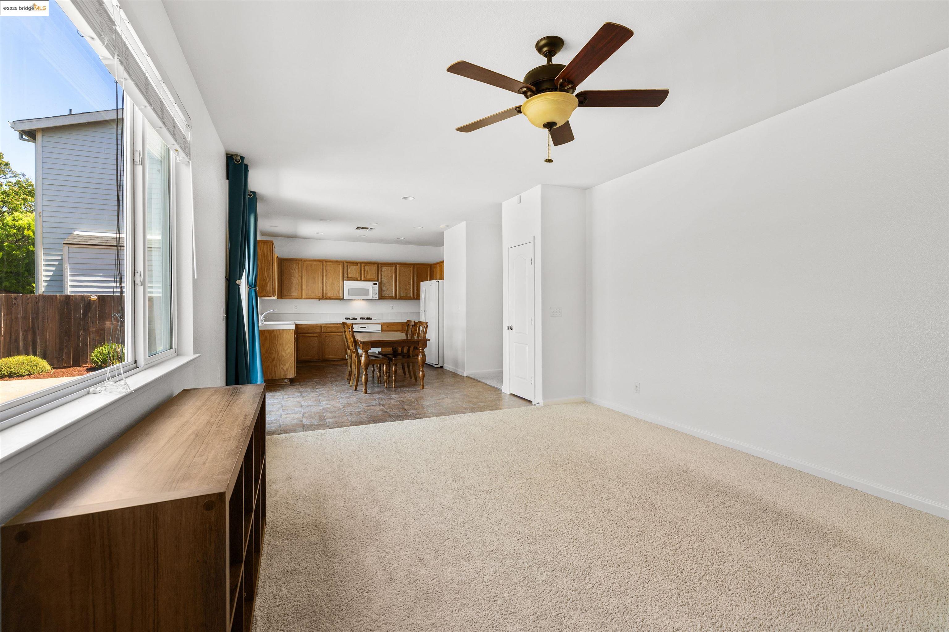 Detail Gallery Image 17 of 44 For 2566 Rowe Ct, Fairfield,  CA 94533 - 4 Beds | 2/1 Baths