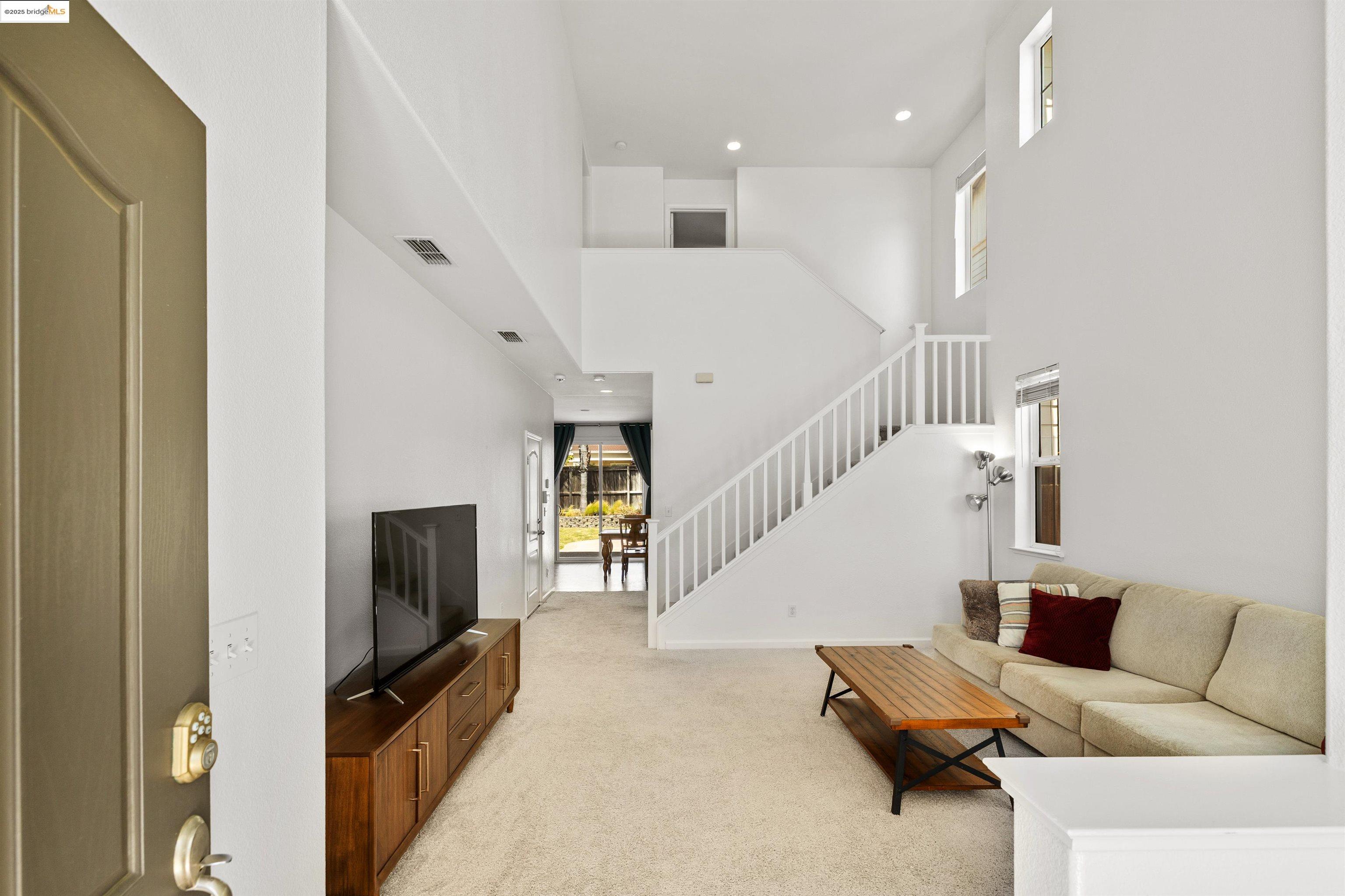 Detail Gallery Image 3 of 44 For 2566 Rowe Ct, Fairfield,  CA 94533 - 4 Beds | 2/1 Baths