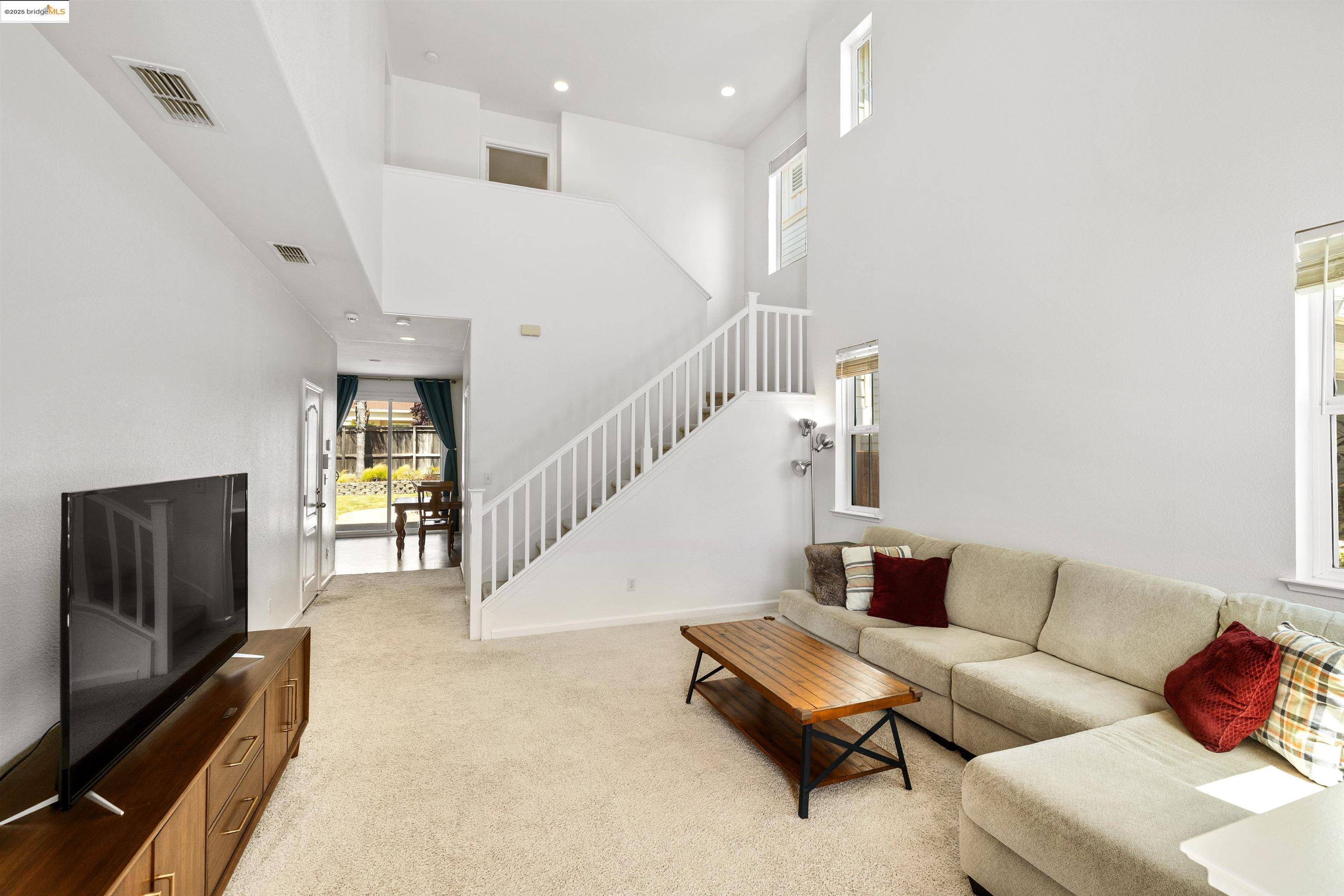Detail Gallery Image 4 of 44 For 2566 Rowe Ct, Fairfield,  CA 94533 - 4 Beds | 2/1 Baths
