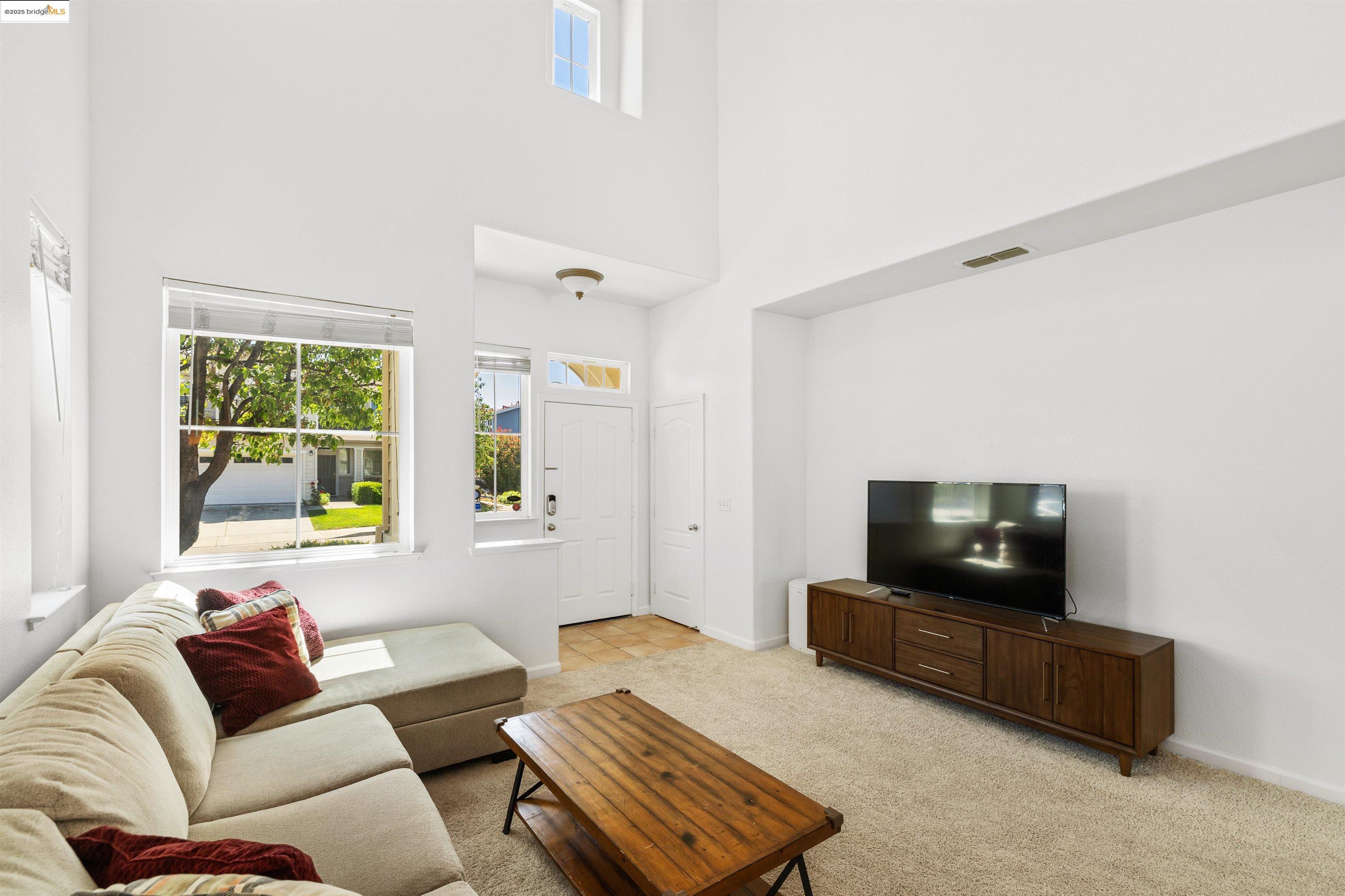 Detail Gallery Image 6 of 44 For 2566 Rowe Ct, Fairfield,  CA 94533 - 4 Beds | 2/1 Baths