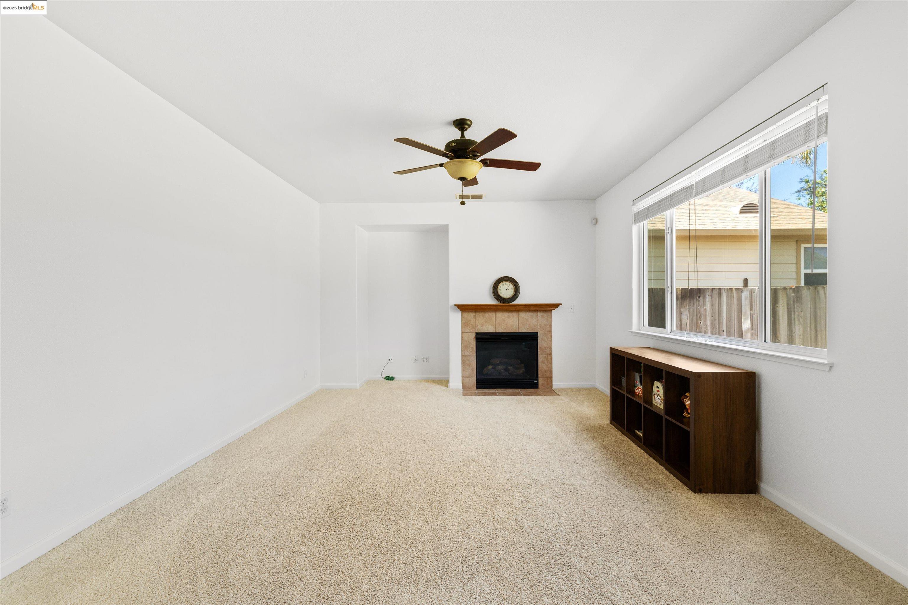 Detail Gallery Image 9 of 44 For 2566 Rowe Ct, Fairfield,  CA 94533 - 4 Beds | 2/1 Baths