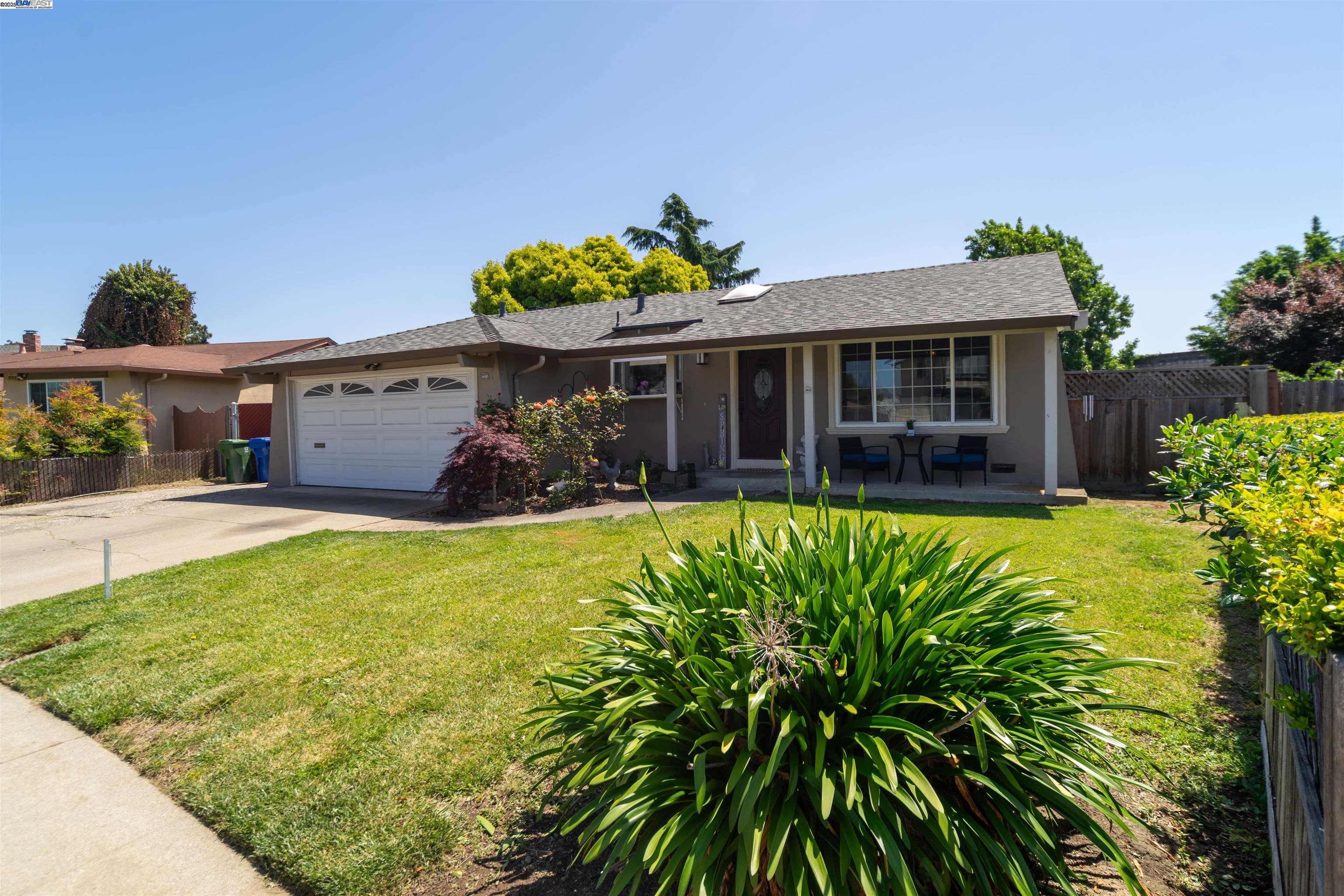 Detail Gallery Image 2 of 54 For 34505 Salinas Pl, Fremont,  CA 94555 - 3 Beds | 2 Baths