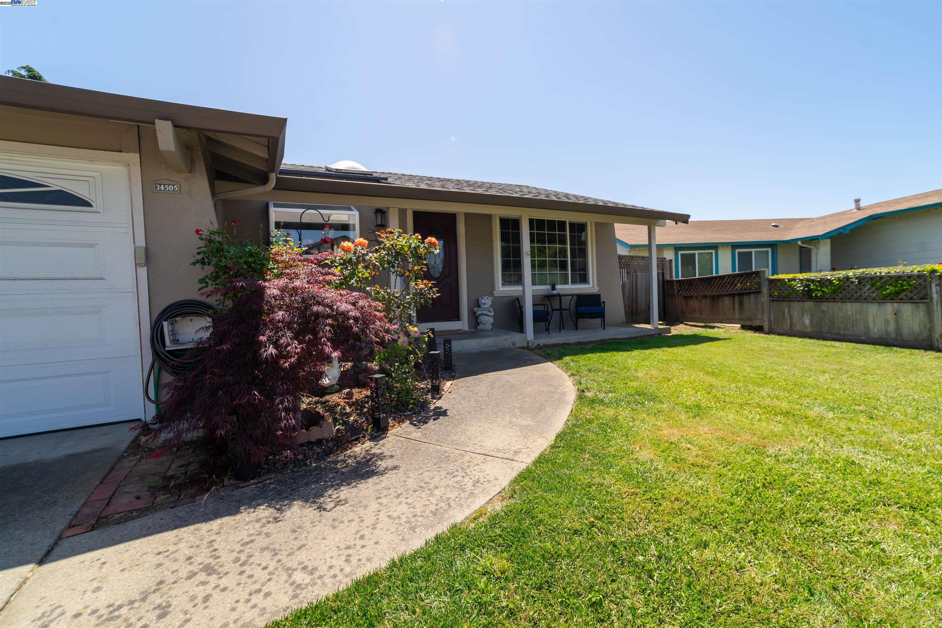 Detail Gallery Image 4 of 54 For 34505 Salinas Pl, Fremont,  CA 94555 - 3 Beds | 2 Baths