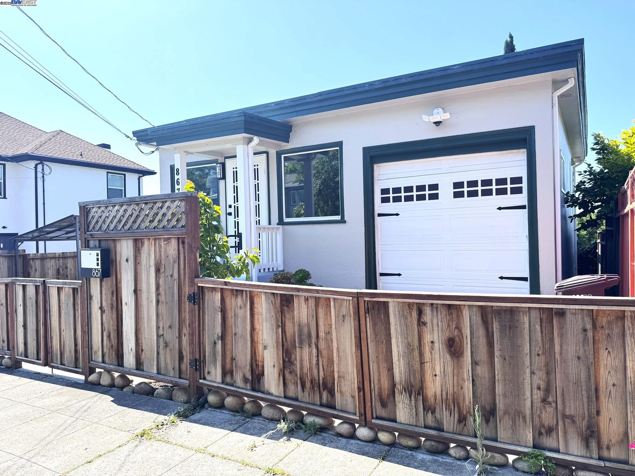 Detail Gallery Image 1 of 15 For 867 Prospect Ave, Oakland,  CA 94610 - 2 Beds | 1 Baths