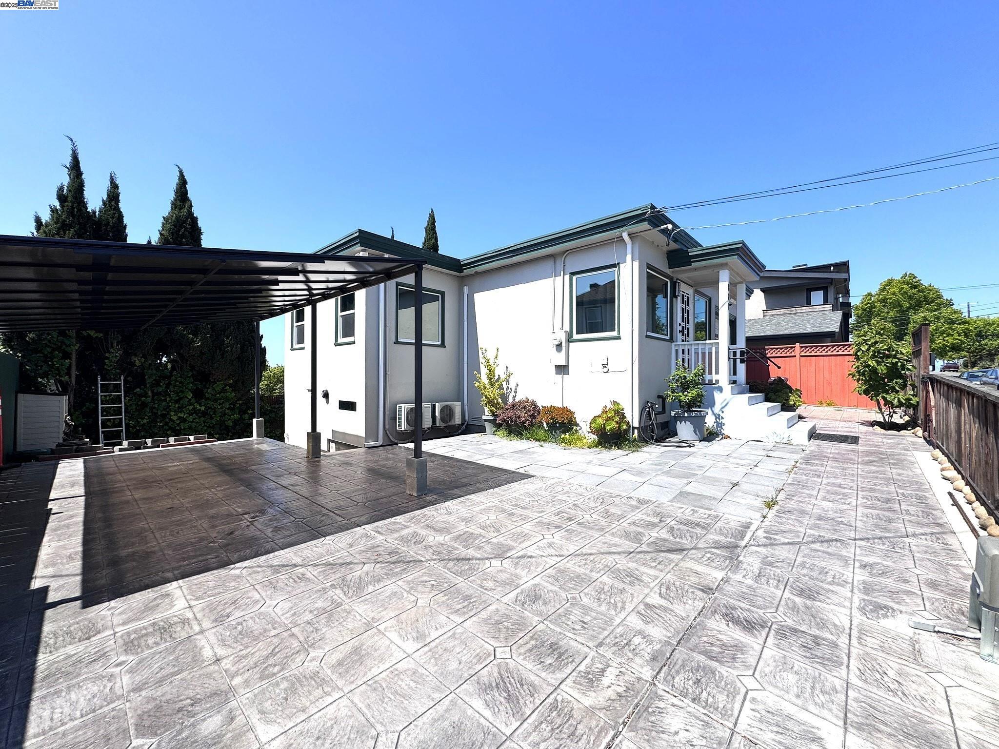 Detail Gallery Image 2 of 15 For 867 Prospect Ave, Oakland,  CA 94610 - 2 Beds | 1 Baths