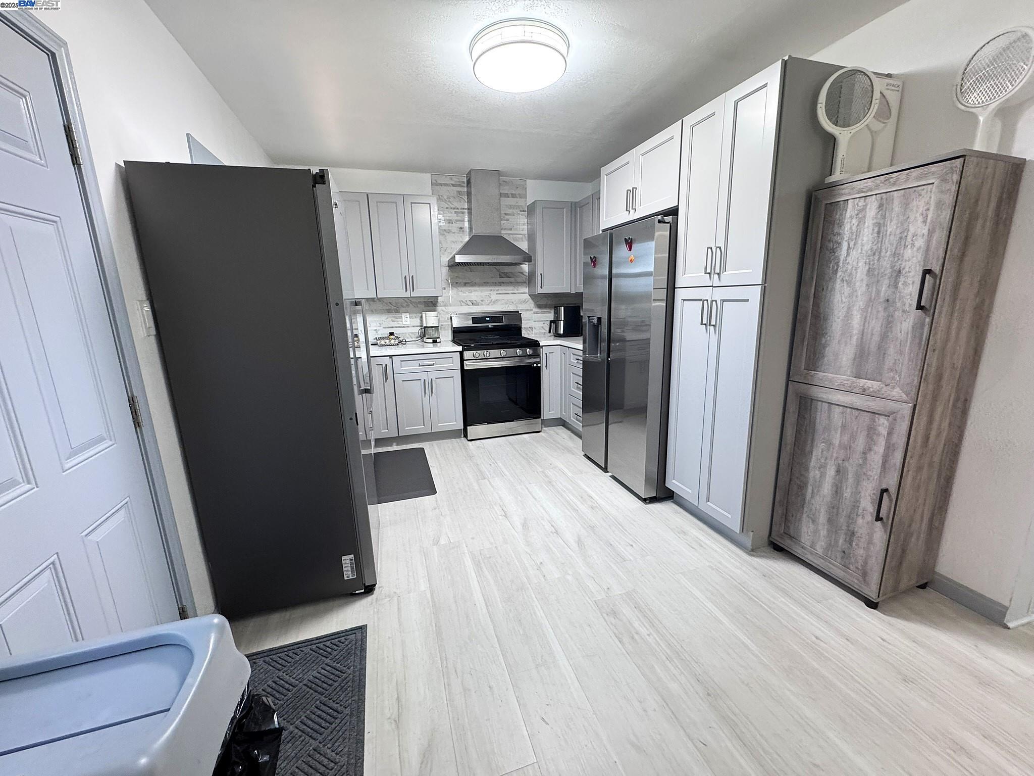 Detail Gallery Image 5 of 15 For 867 Prospect Ave, Oakland,  CA 94610 - 2 Beds | 1 Baths