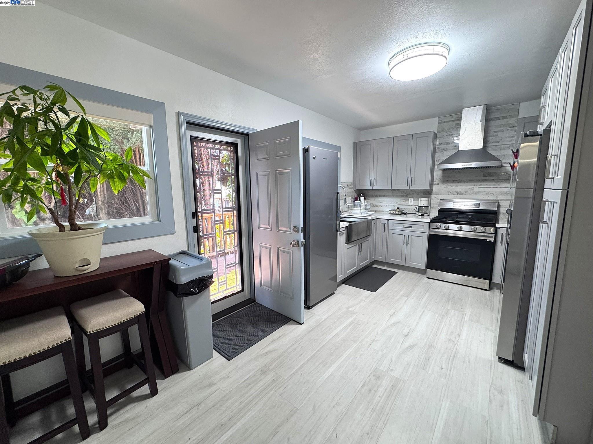 Detail Gallery Image 6 of 15 For 867 Prospect Ave, Oakland,  CA 94610 - 2 Beds | 1 Baths