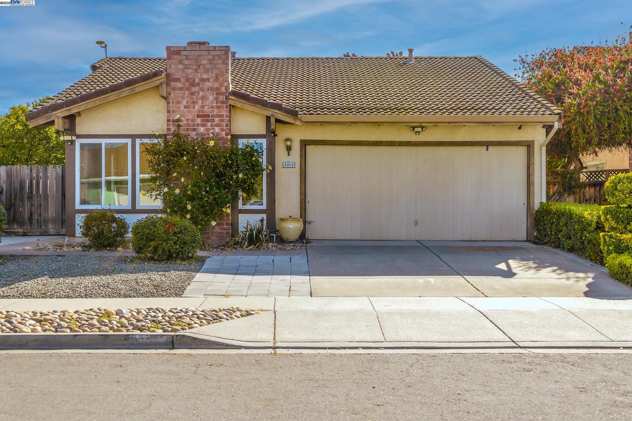 Detail Gallery Image 2 of 35 For 4959 Friar Ave, Fremont,  CA 94555 - 3 Beds | 2 Baths