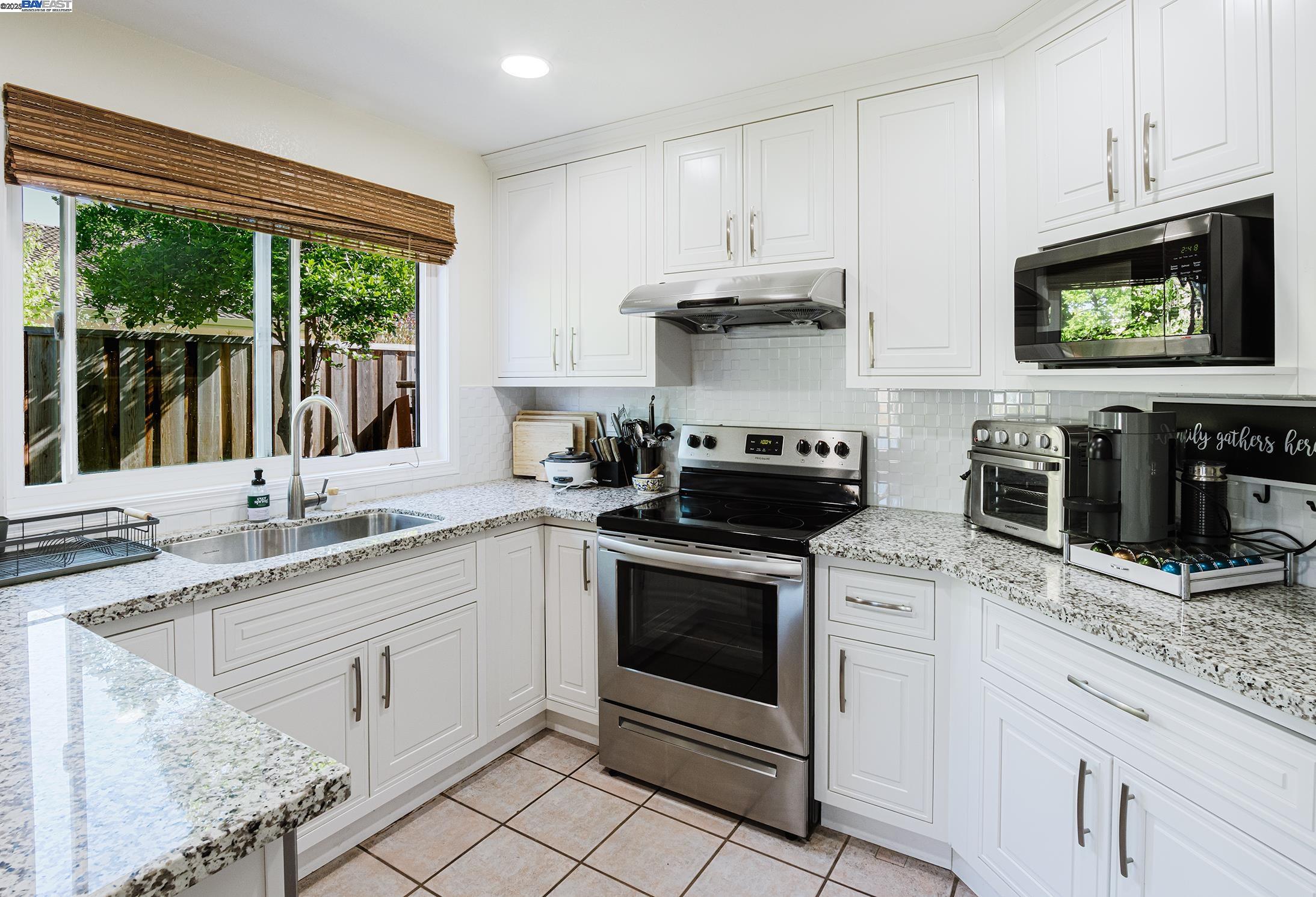 Detail Gallery Image 13 of 35 For 4959 Friar Ave, Fremont,  CA 94555 - 3 Beds | 2 Baths
