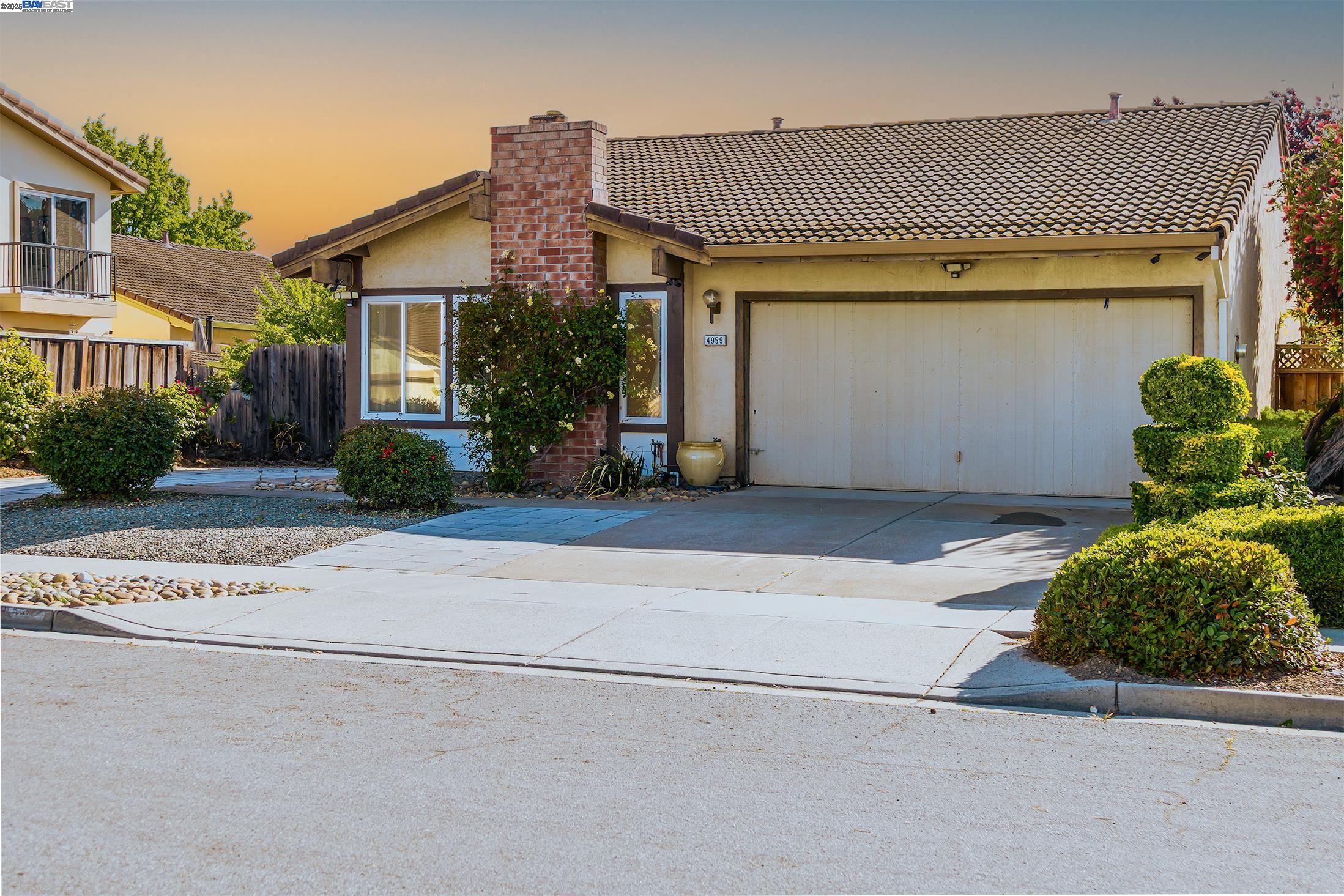 Detail Gallery Image 3 of 35 For 4959 Friar Ave, Fremont,  CA 94555 - 3 Beds | 2 Baths