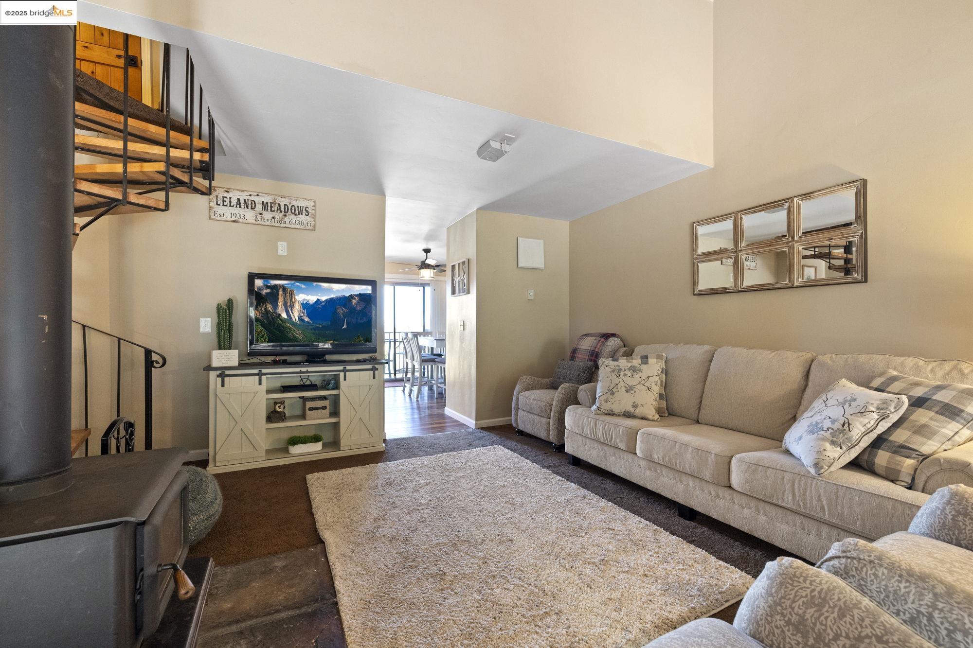 Detail Gallery Image 9 of 39 For 33757 Upper Leland Rd #B,  Pinecrest,  CA 95364 - 3 Beds | 2 Baths