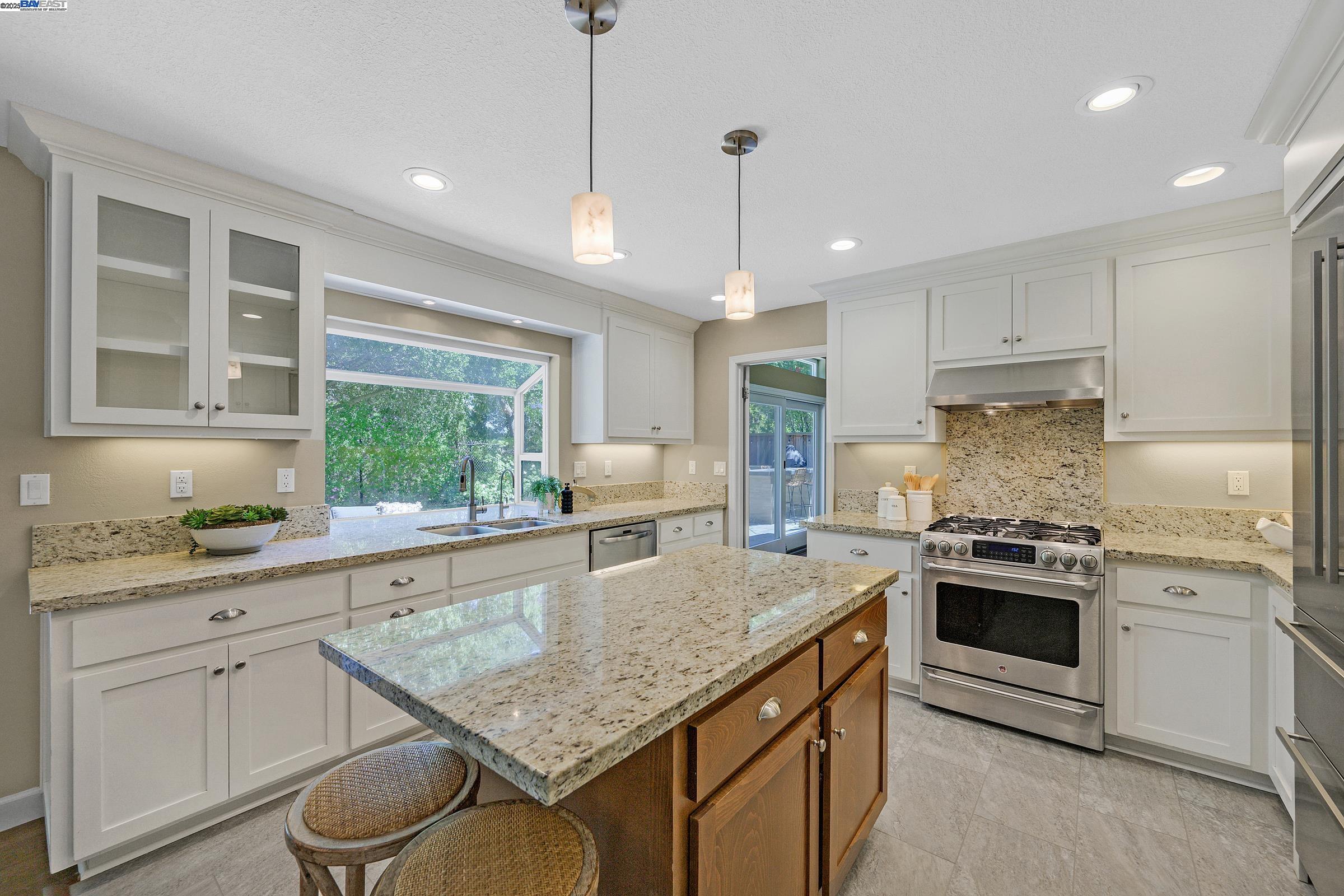 Detail Gallery Image 14 of 40 For 8043 Crossridge Rd, Dublin,  CA 94568 - 4 Beds | 3 Baths