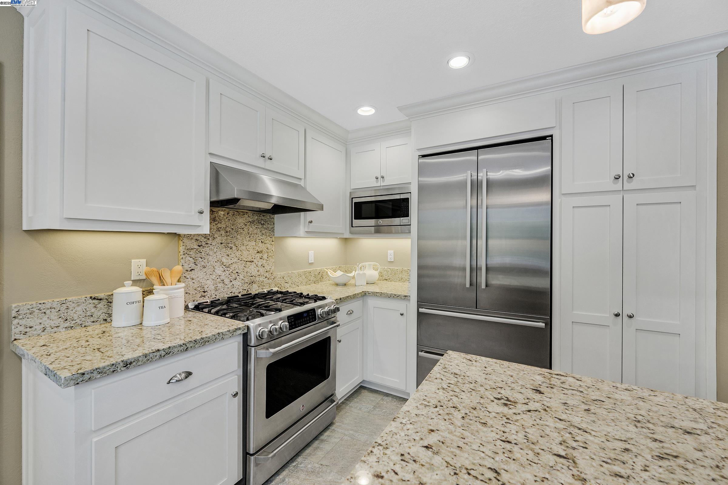 Detail Gallery Image 16 of 40 For 8043 Crossridge Rd, Dublin,  CA 94568 - 4 Beds | 3 Baths