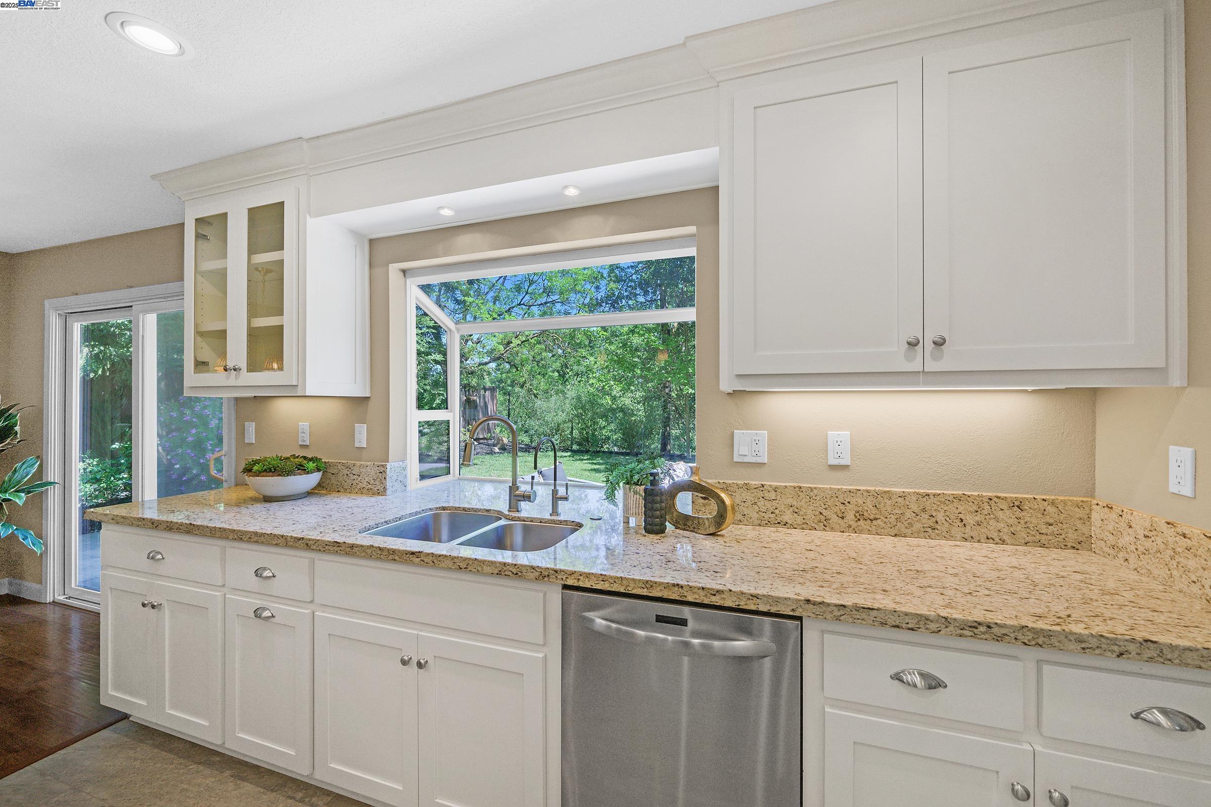 Detail Gallery Image 17 of 40 For 8043 Crossridge Rd, Dublin,  CA 94568 - 4 Beds | 3 Baths