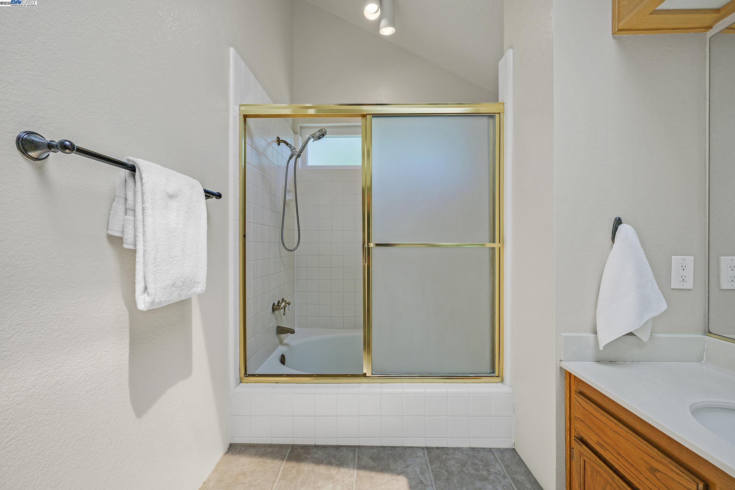 Detail Gallery Image 26 of 40 For 8043 Crossridge Rd, Dublin,  CA 94568 - 4 Beds | 3 Baths
