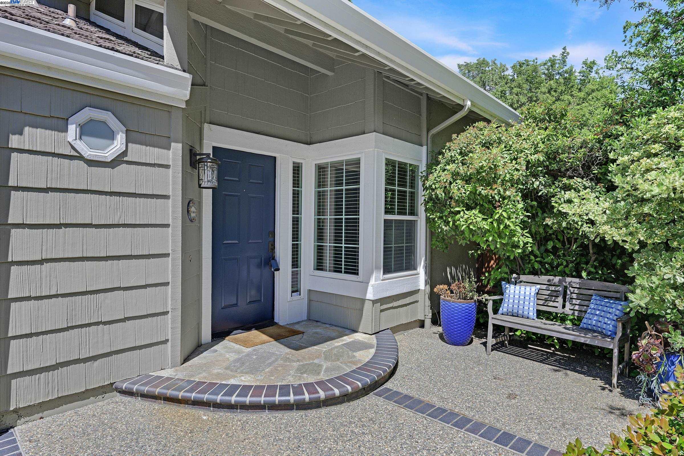 Detail Gallery Image 4 of 40 For 8043 Crossridge Rd, Dublin,  CA 94568 - 4 Beds | 3 Baths