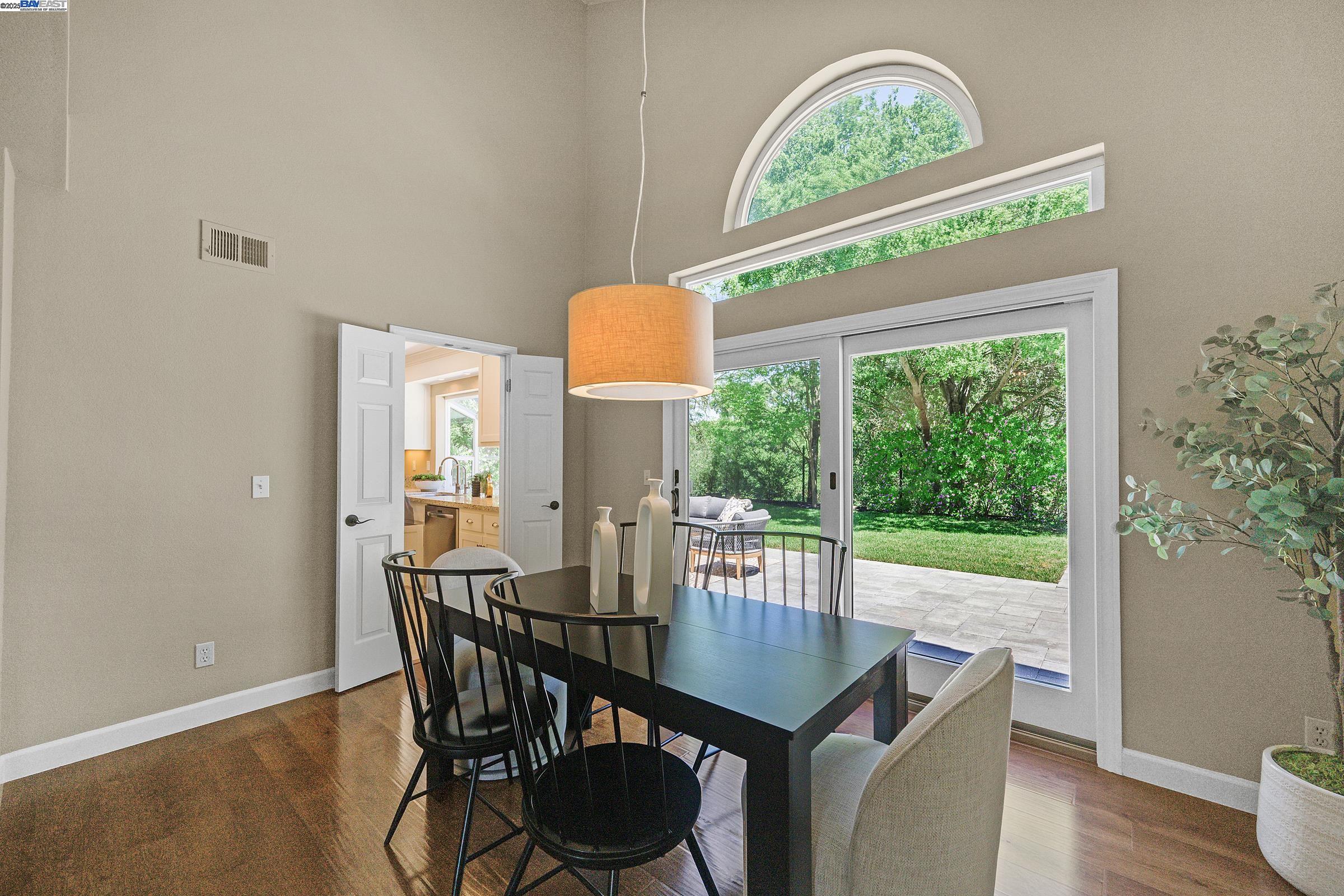 Detail Gallery Image 8 of 40 For 8043 Crossridge Rd, Dublin,  CA 94568 - 4 Beds | 3 Baths
