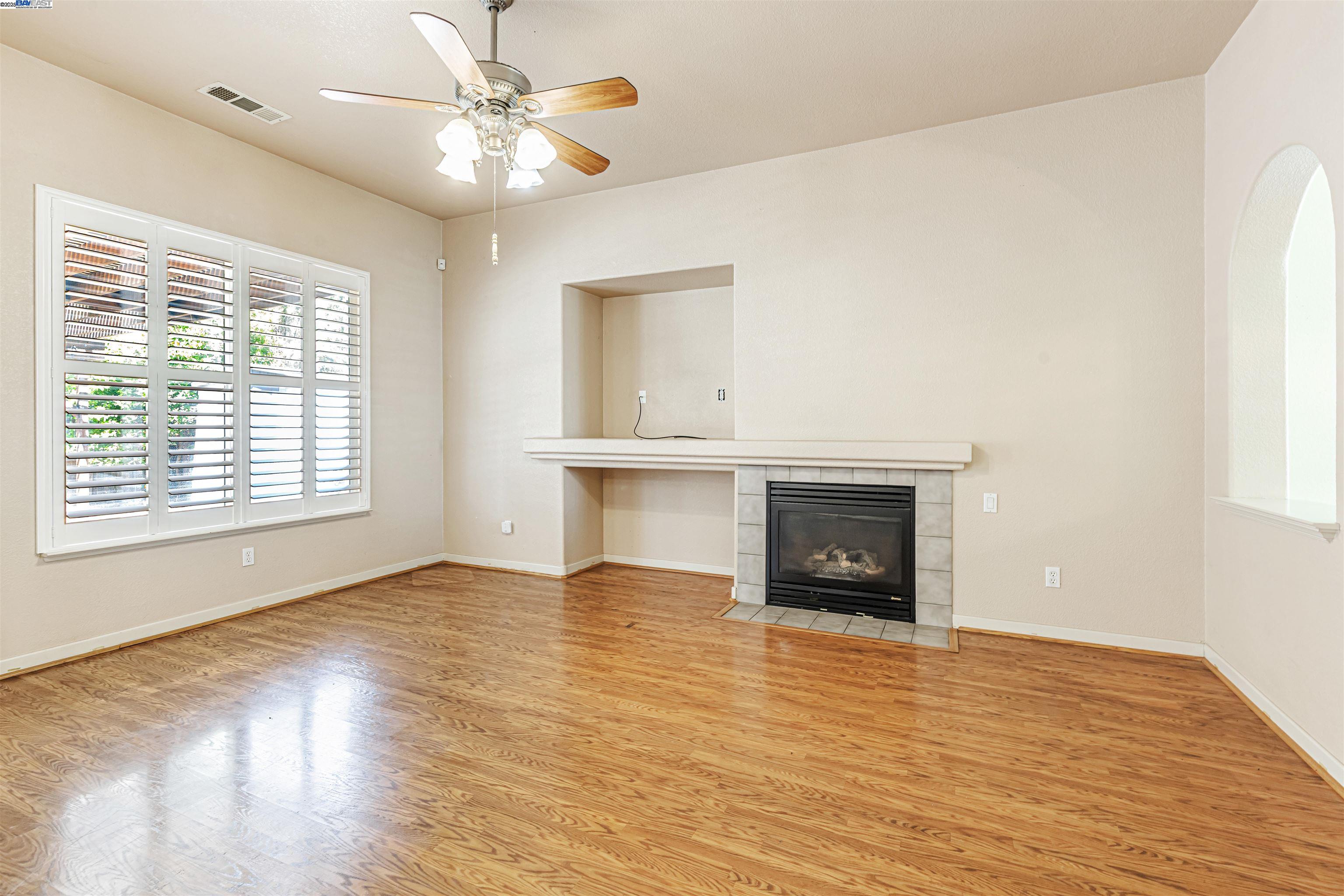 Detail Gallery Image 4 of 26 For 3347 Mcvie Dr, Stockton,  CA 95212 - 3 Beds | 2 Baths