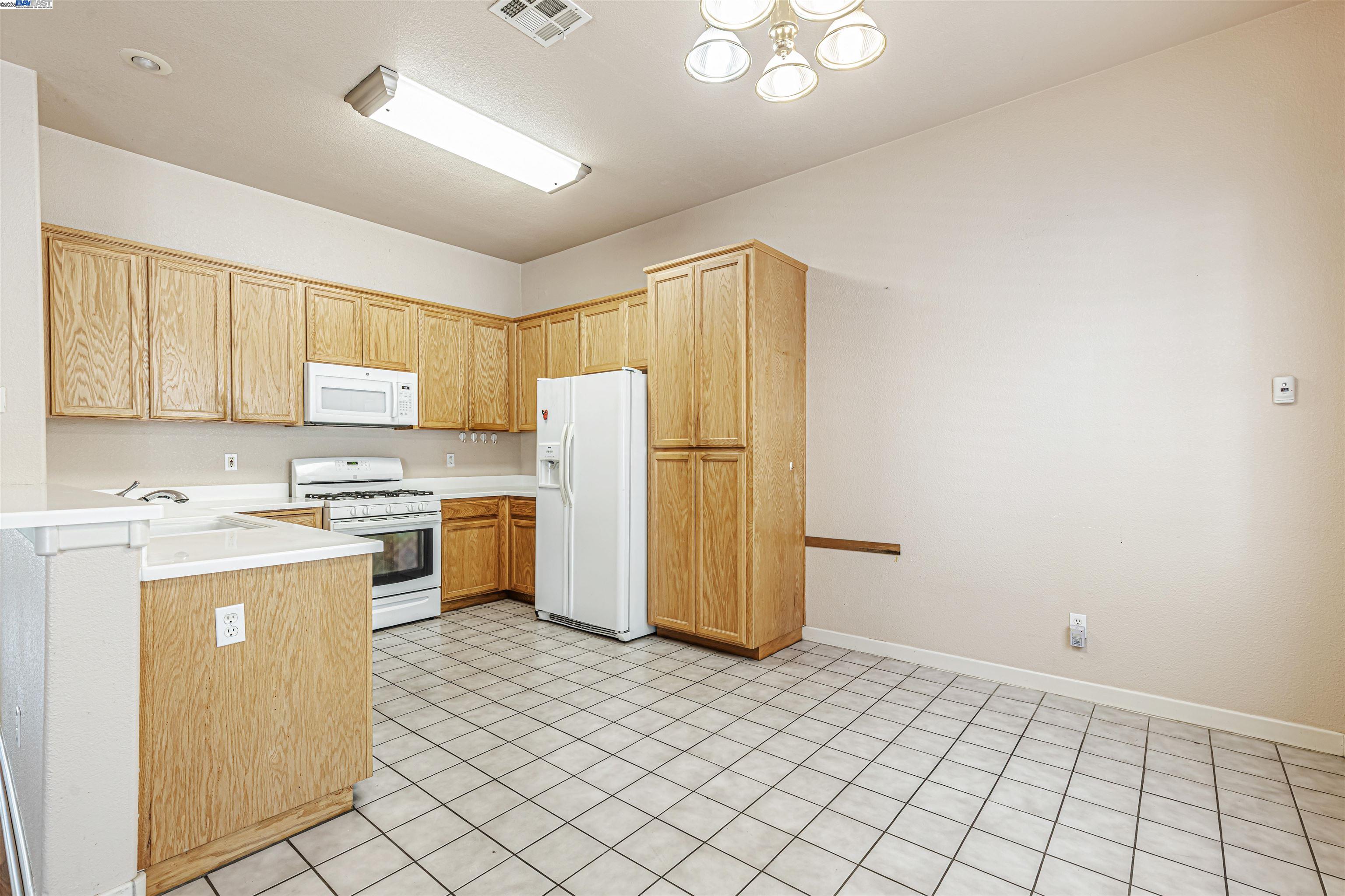 Detail Gallery Image 9 of 26 For 3347 Mcvie Dr, Stockton,  CA 95212 - 3 Beds | 2 Baths