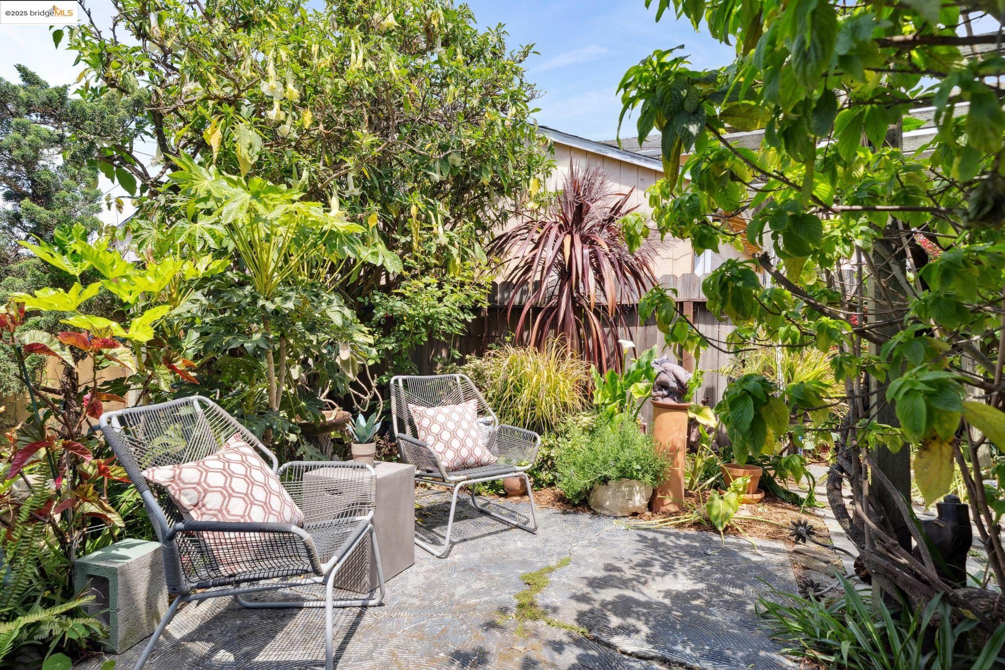 Detail Gallery Image 18 of 41 For 1408 E 15th St, Oakland,  CA 94606 - 3 Beds | 2 Baths