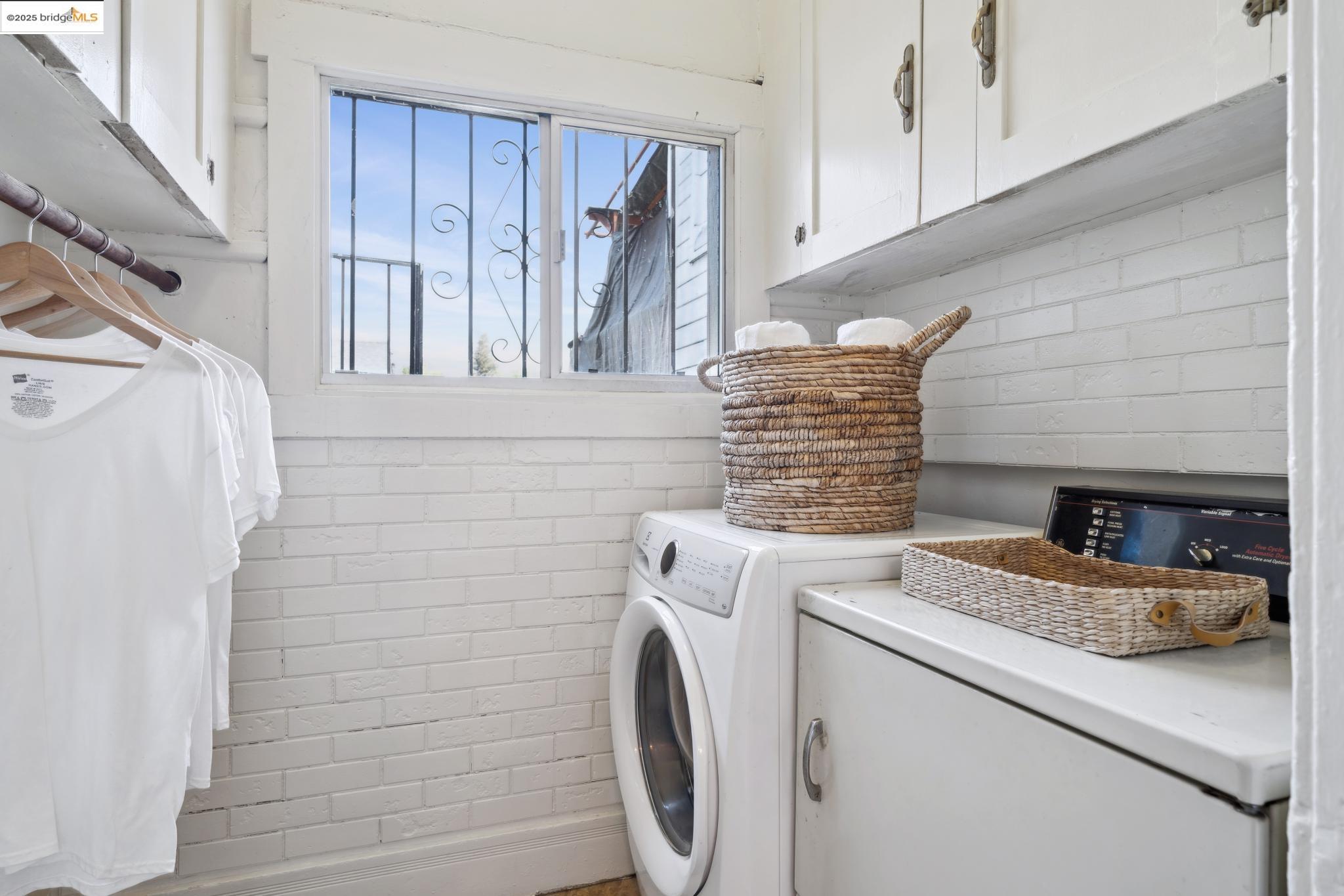 Detail Gallery Image 19 of 41 For 1408 E 15th St, Oakland,  CA 94606 - 3 Beds | 2 Baths