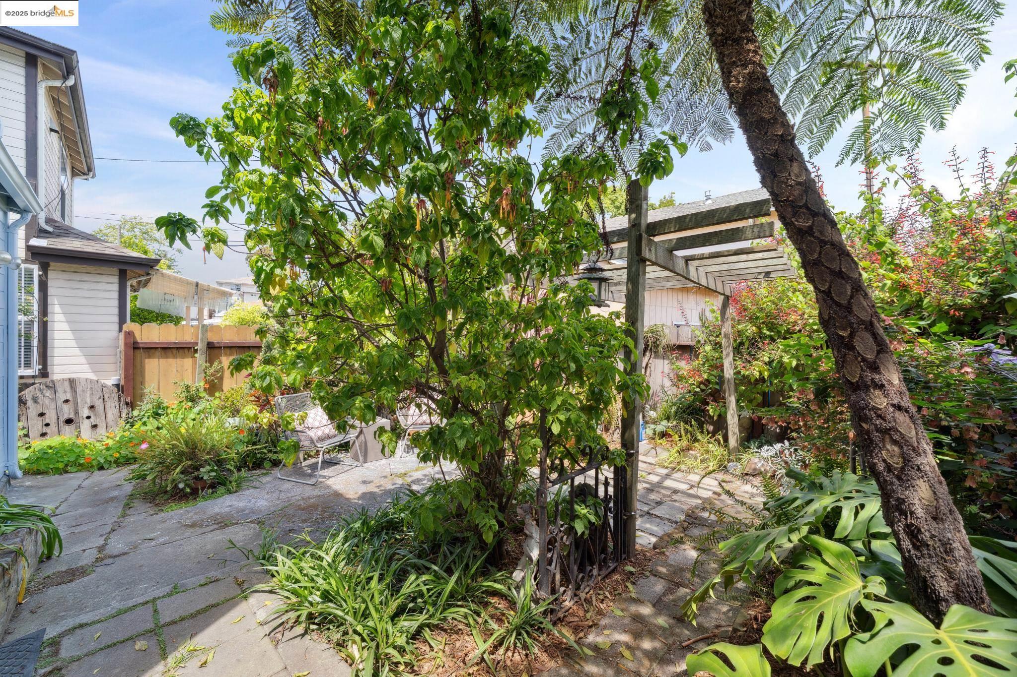Detail Gallery Image 20 of 41 For 1408 E 15th St, Oakland,  CA 94606 - 3 Beds | 2 Baths