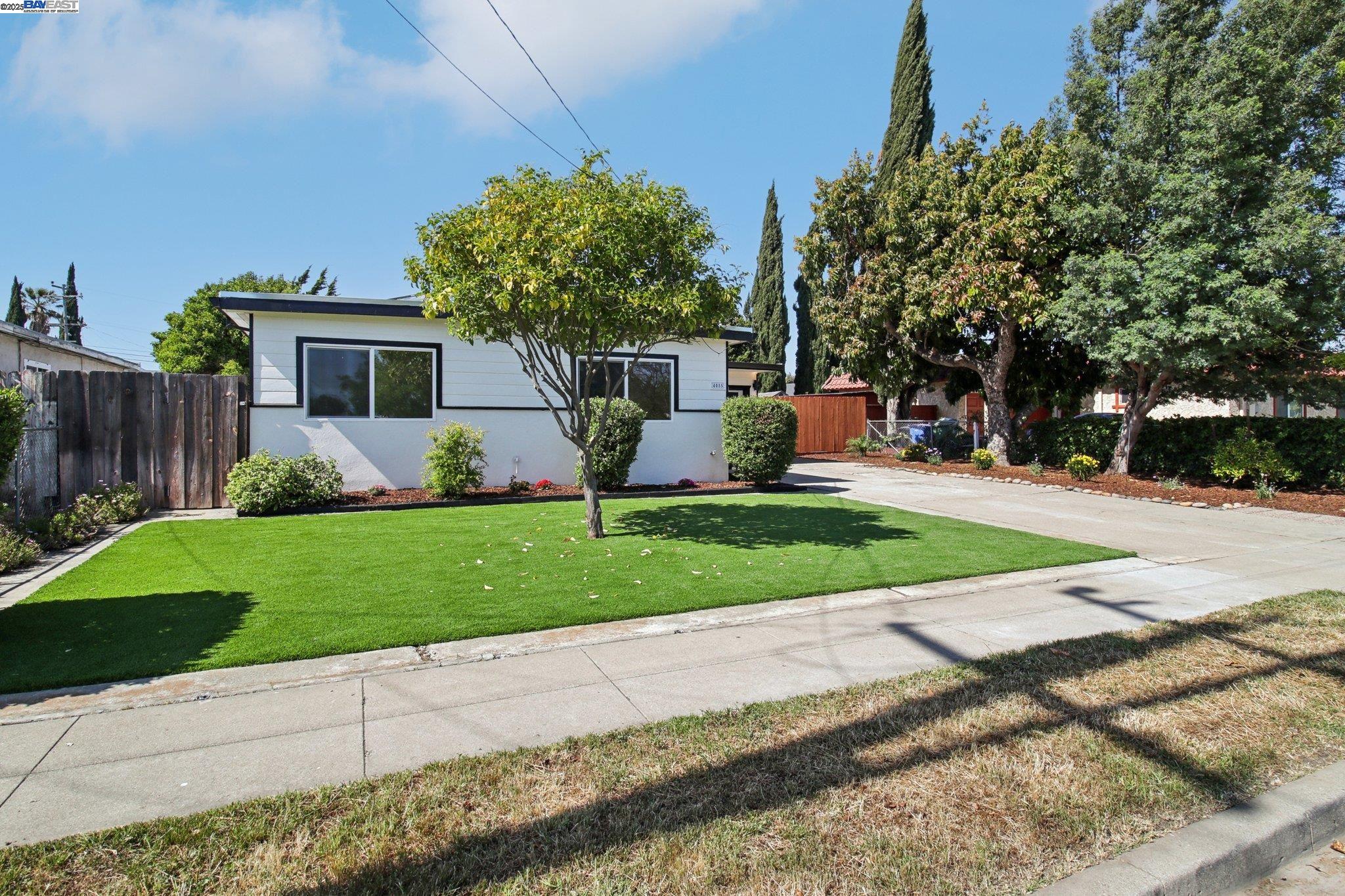 Detail Gallery Image 4 of 41 For 4085 Fairwood St., Fremont,  CA 94538 - 4 Beds | 2 Baths