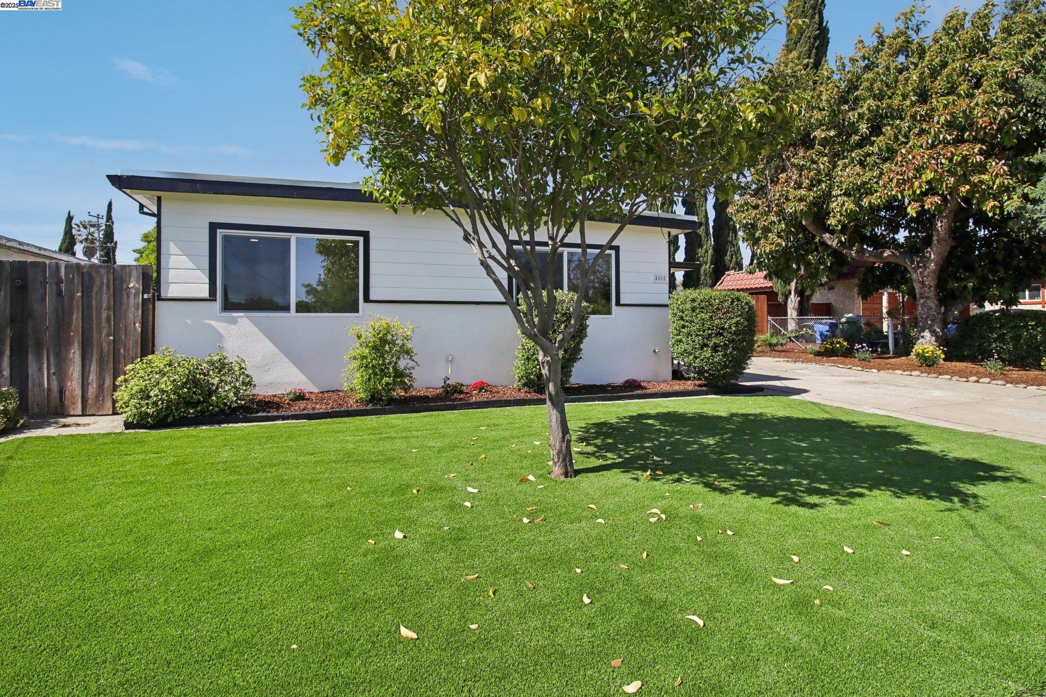 Detail Gallery Image 6 of 41 For 4085 Fairwood St., Fremont,  CA 94538 - 4 Beds | 2 Baths