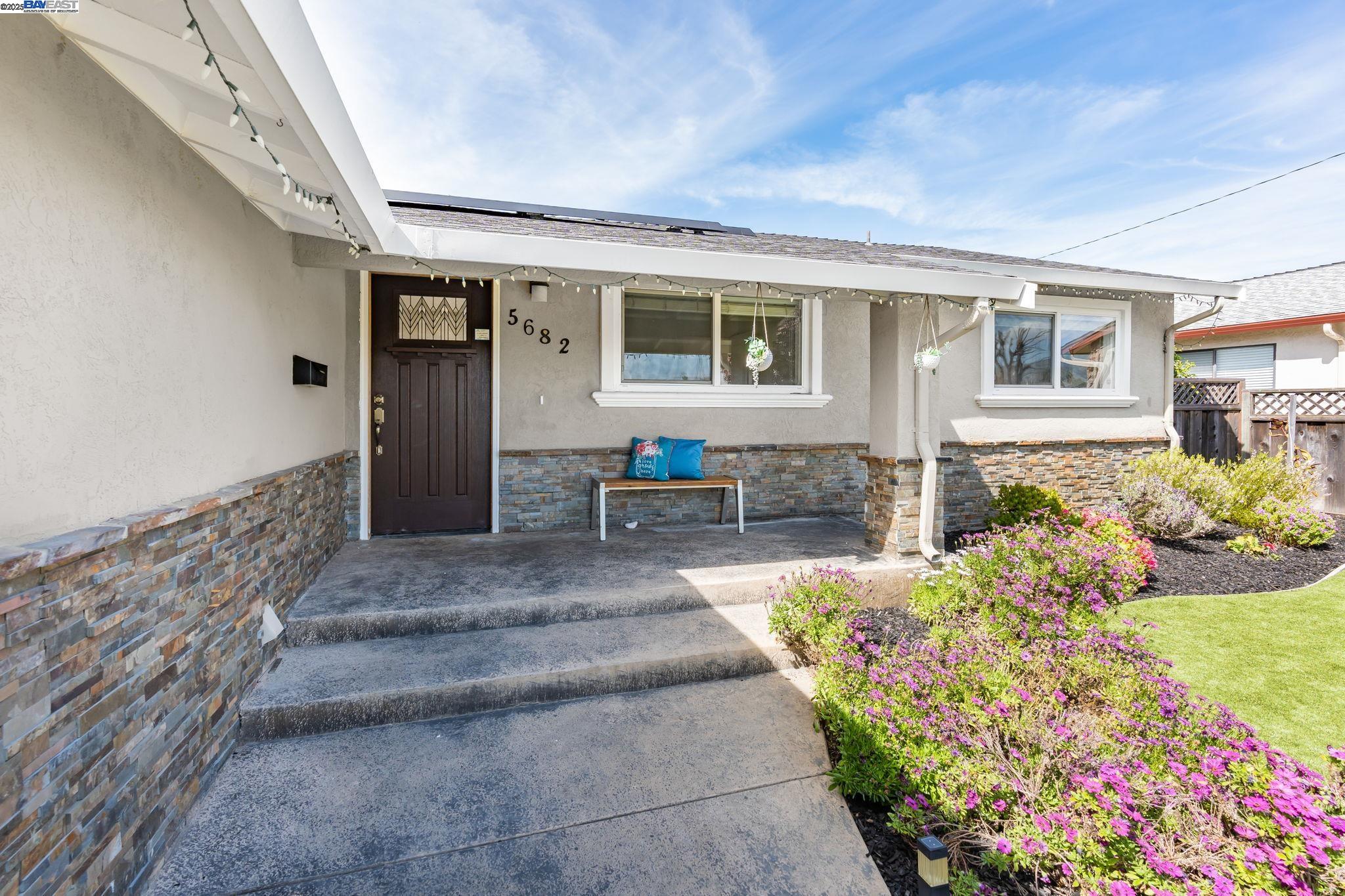 Detail Gallery Image 4 of 37 For 5682 Turban Court, Fremont,  CA 94538 - 3 Beds | 2 Baths