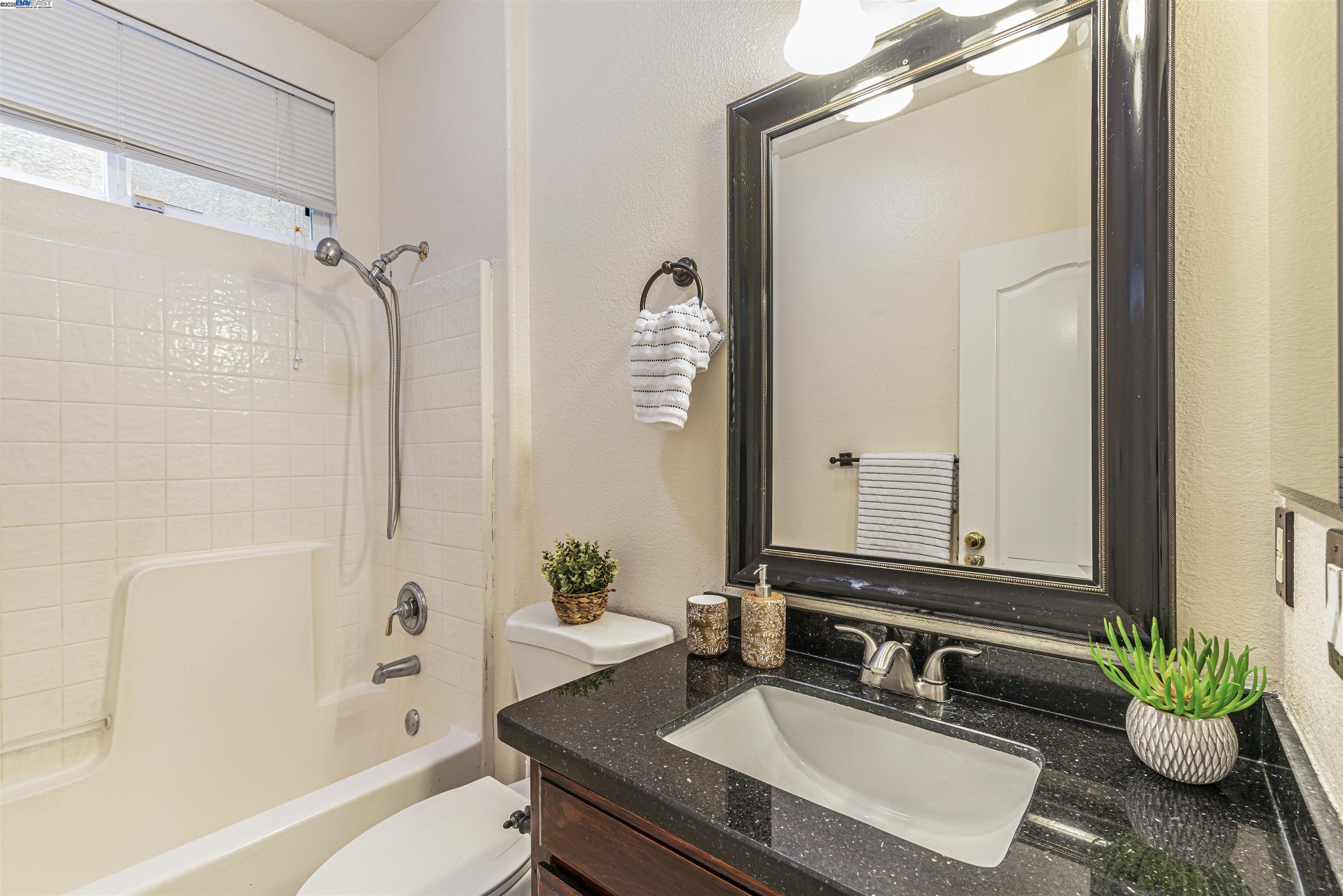 Detail Gallery Image 11 of 43 For 1348 San Lucas Dr, Pittsburg,  CA 94565 - 6 Beds | 4 Baths