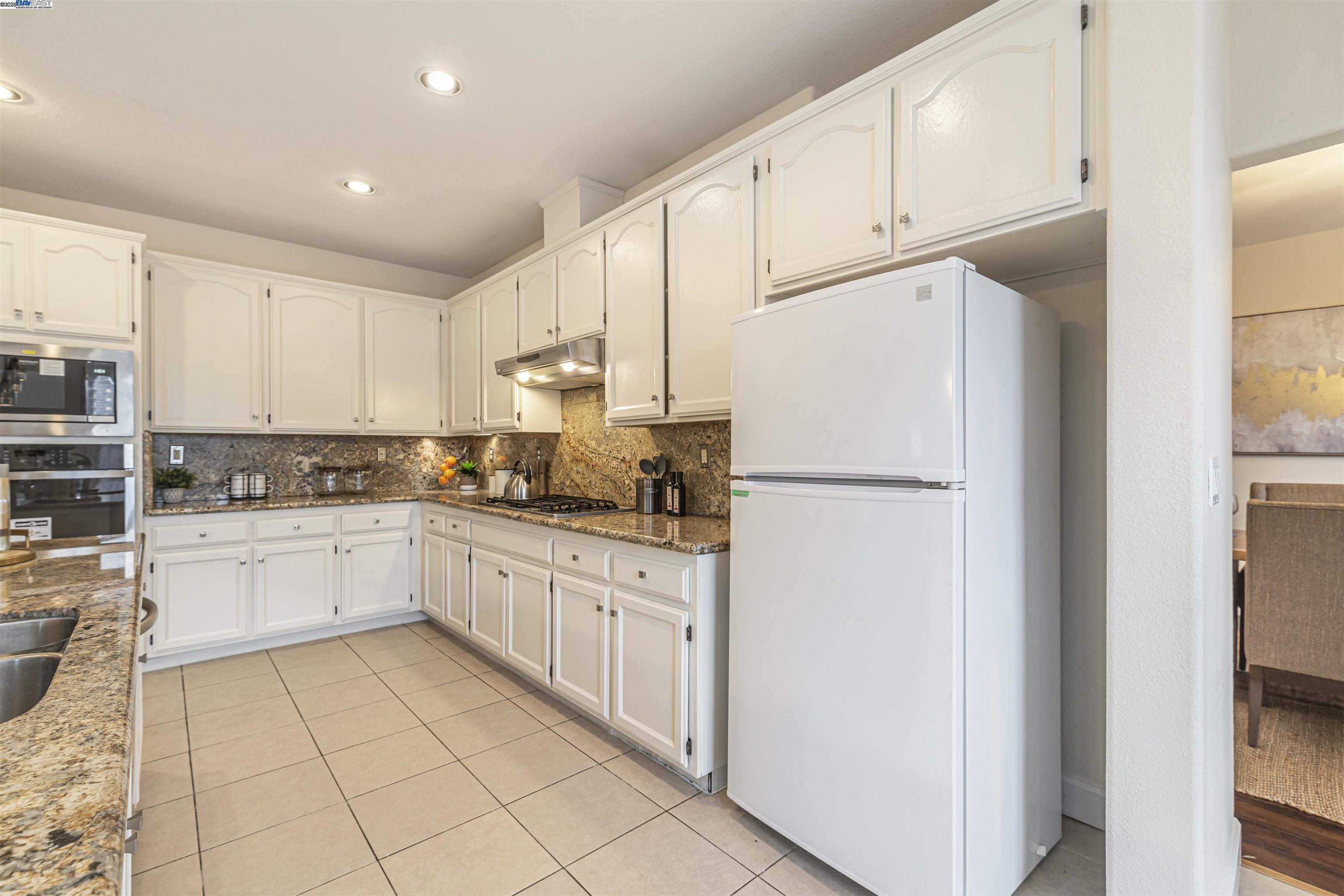 Detail Gallery Image 17 of 43 For 1348 San Lucas Dr, Pittsburg,  CA 94565 - 6 Beds | 4 Baths