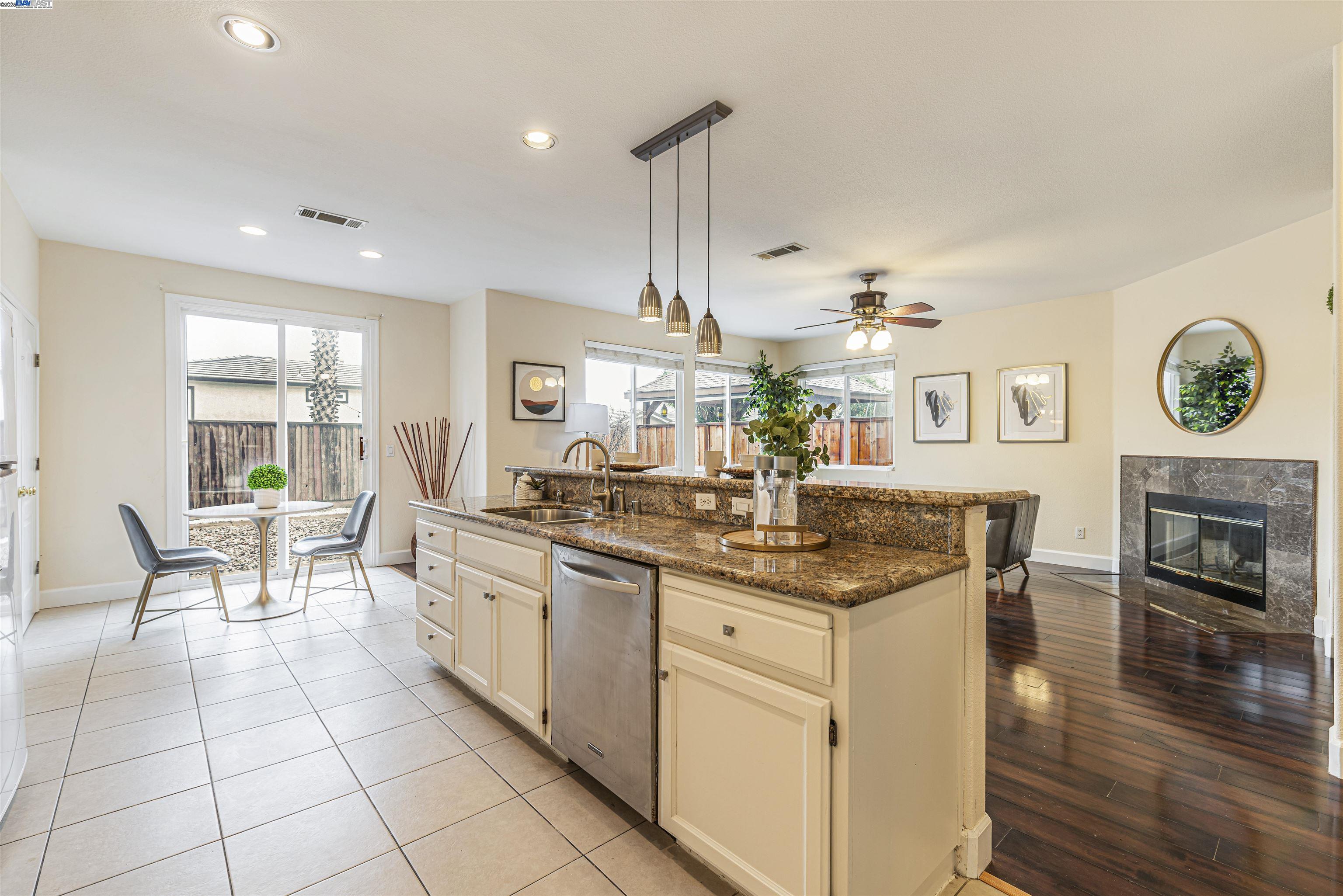 Detail Gallery Image 18 of 43 For 1348 San Lucas Dr, Pittsburg,  CA 94565 - 6 Beds | 4 Baths