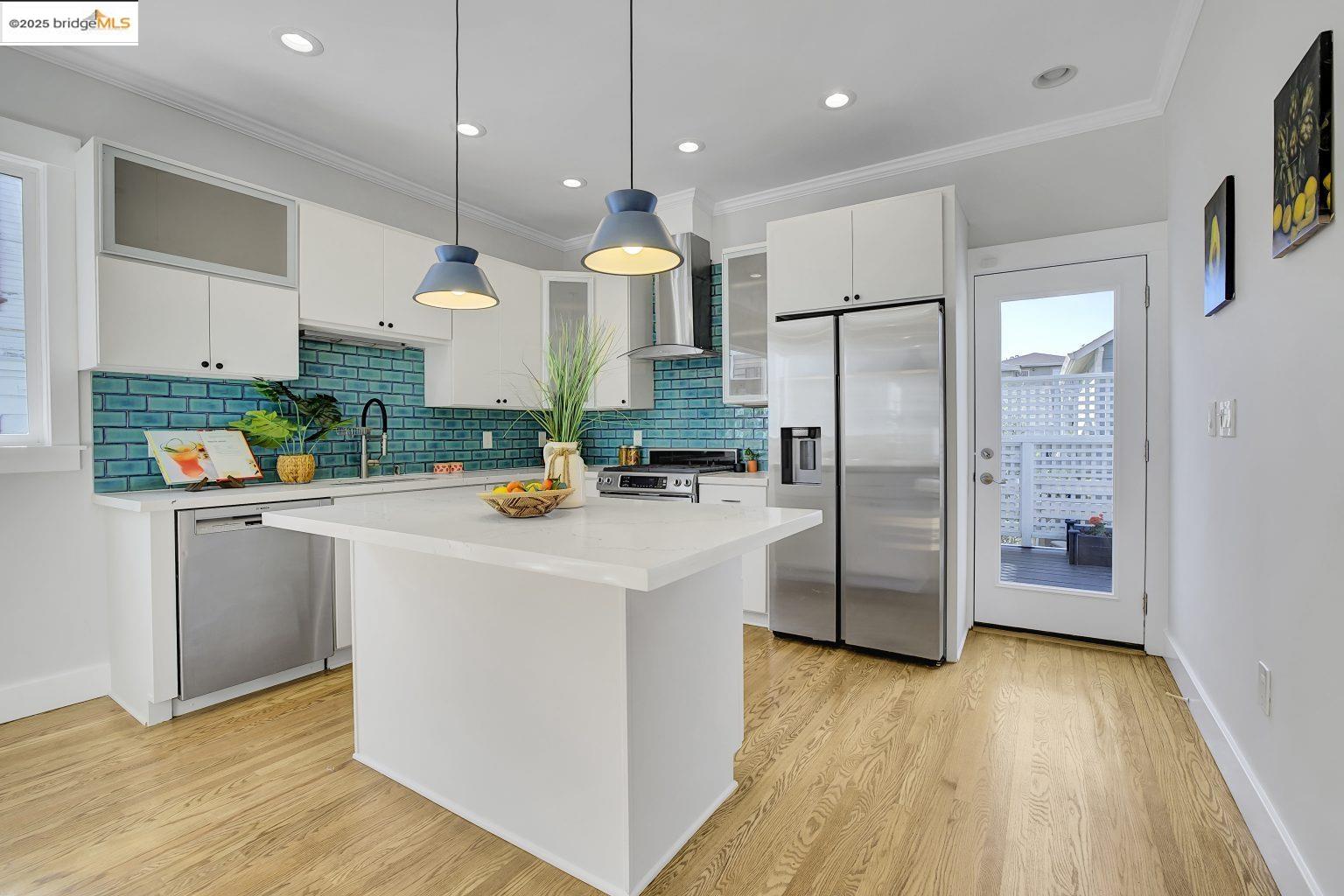 Detail Gallery Image 14 of 42 For 861 32nd St, Oakland,  CA 94608 - 3 Beds | 2 Baths