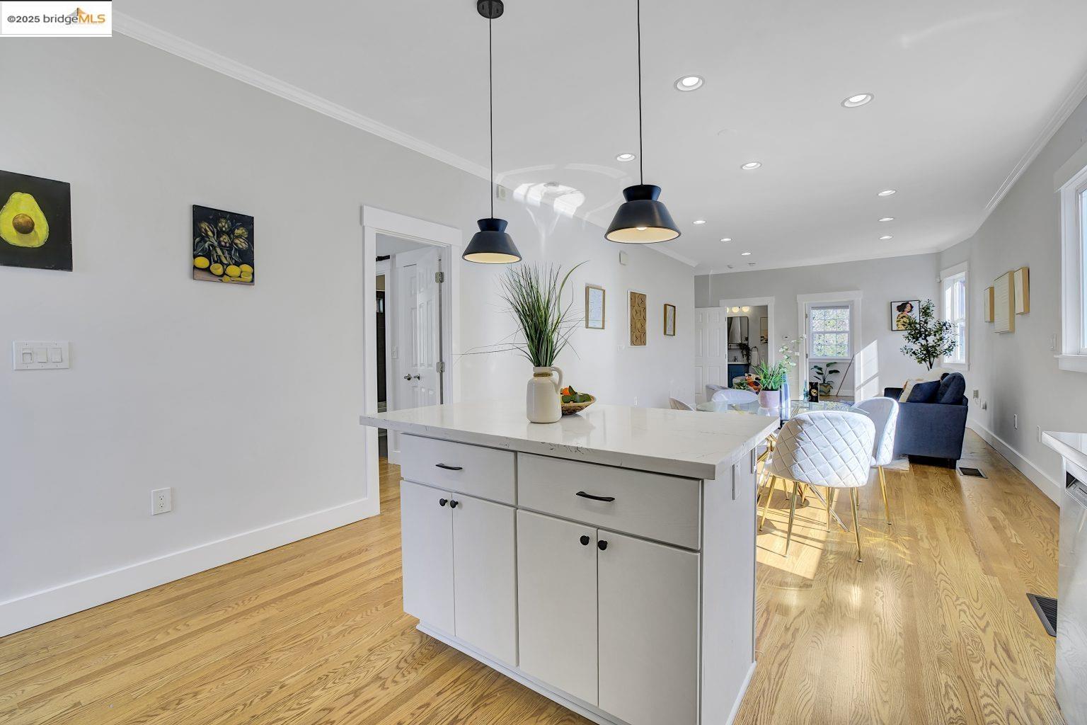 Detail Gallery Image 15 of 42 For 861 32nd St, Oakland,  CA 94608 - 3 Beds | 2 Baths