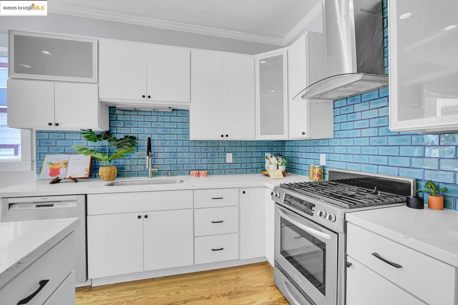 Detail Gallery Image 18 of 42 For 861 32nd St, Oakland,  CA 94608 - 3 Beds | 2 Baths