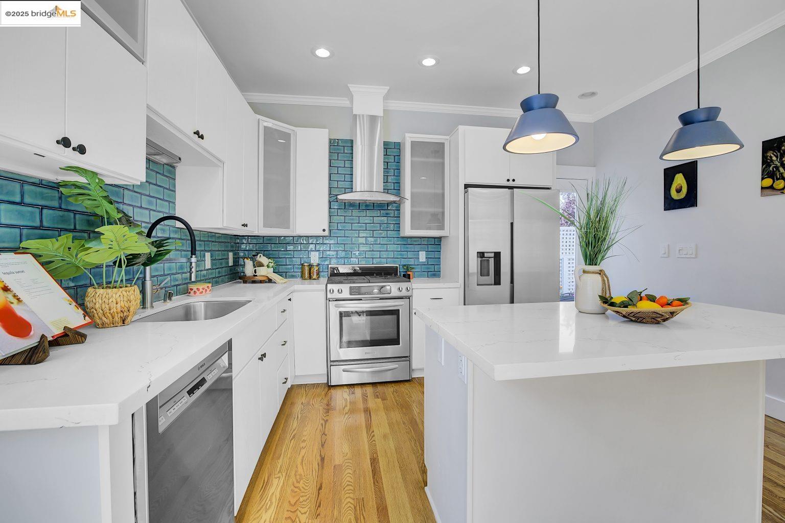 Detail Gallery Image 19 of 42 For 861 32nd St, Oakland,  CA 94608 - 3 Beds | 2 Baths