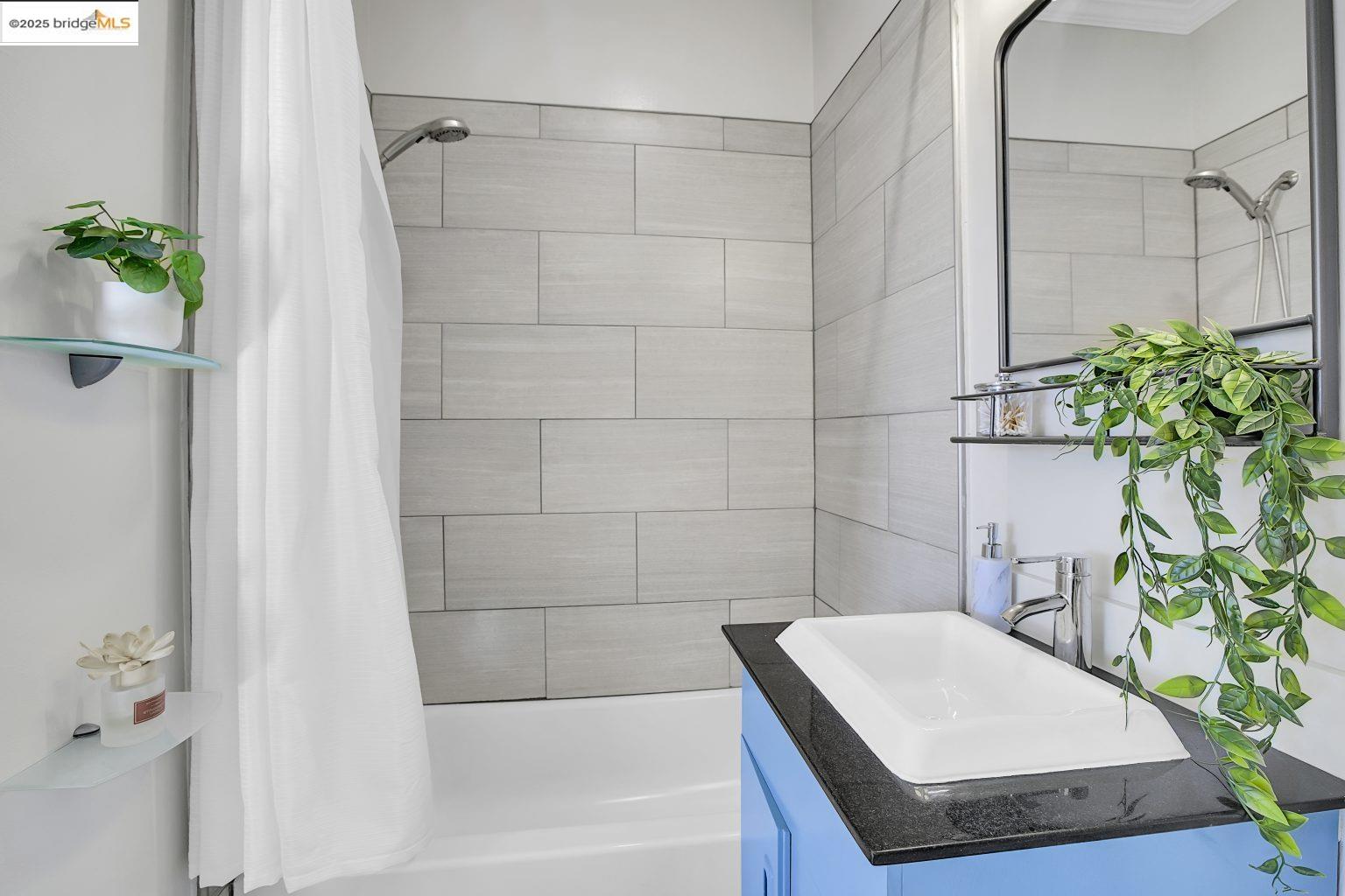 Detail Gallery Image 24 of 42 For 861 32nd St, Oakland,  CA 94608 - 3 Beds | 2 Baths