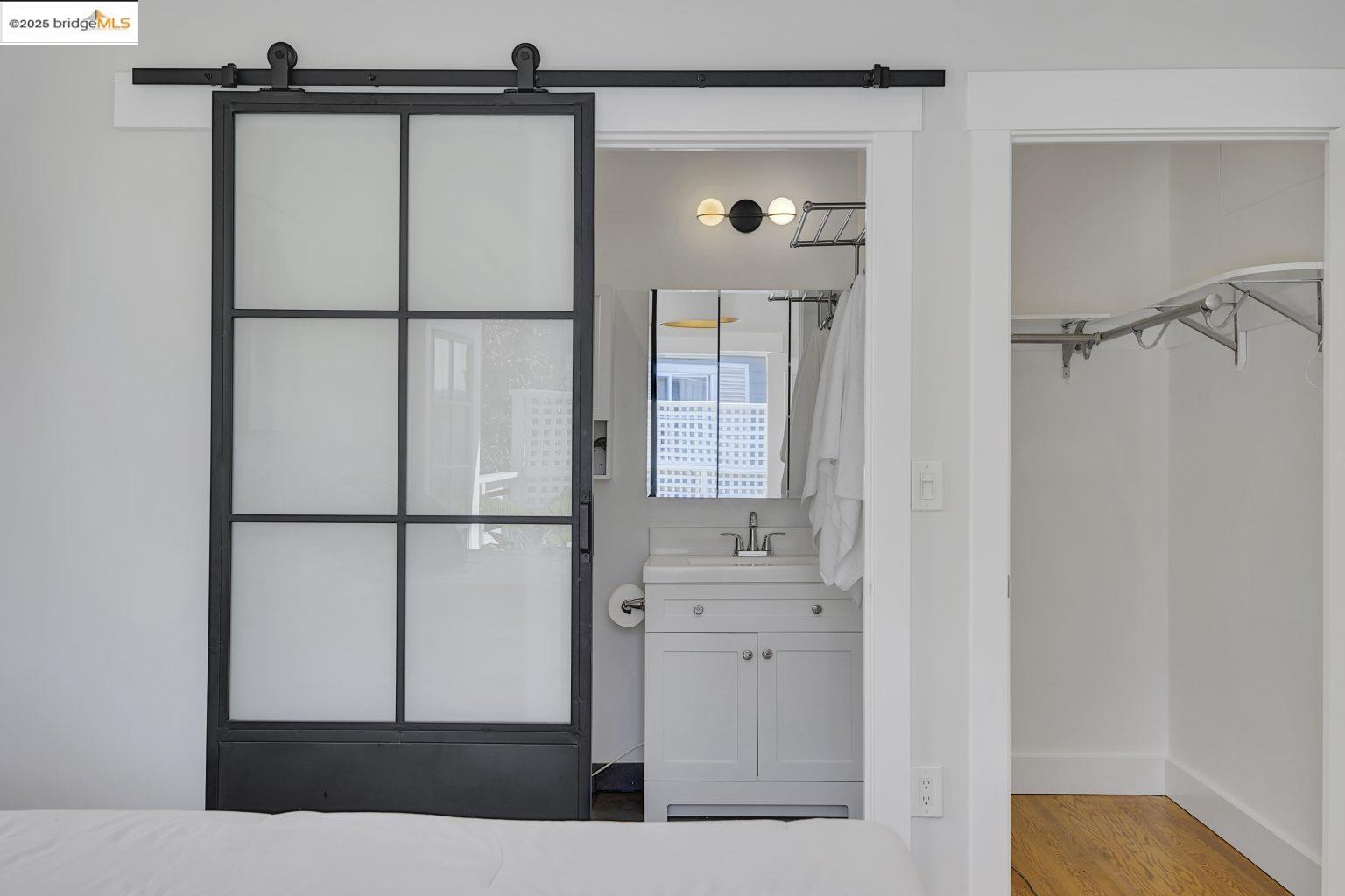 Detail Gallery Image 32 of 42 For 861 32nd St, Oakland,  CA 94608 - 3 Beds | 2 Baths