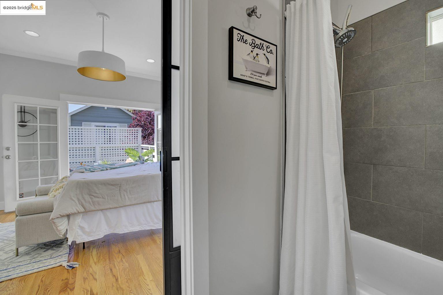 Detail Gallery Image 34 of 42 For 861 32nd St, Oakland,  CA 94608 - 3 Beds | 2 Baths