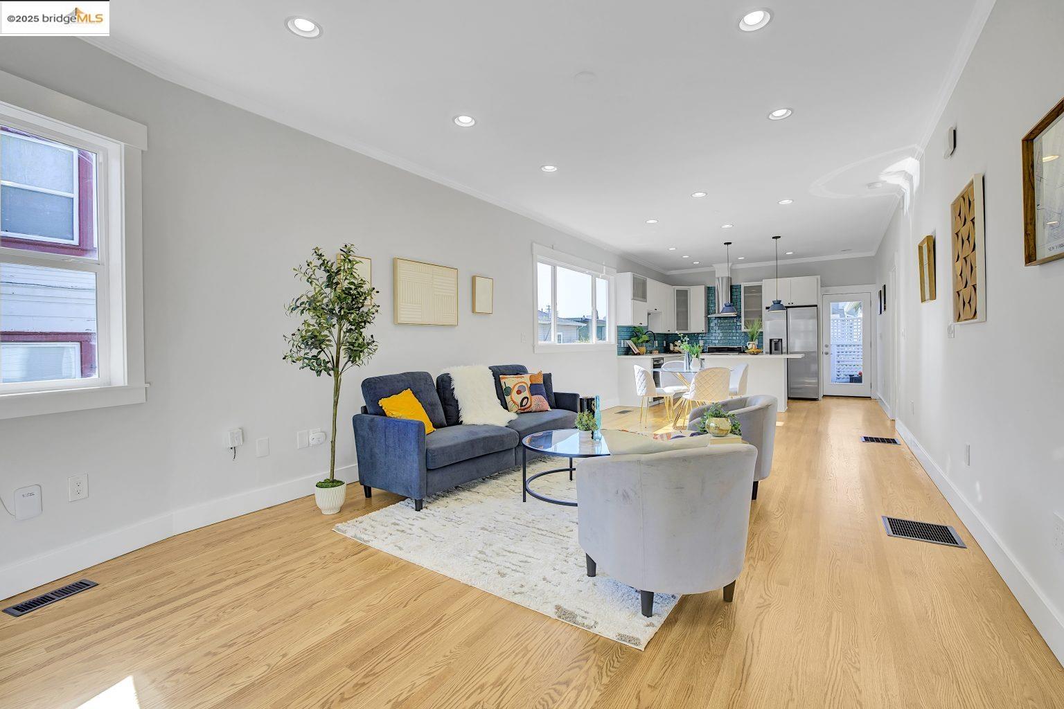 Detail Gallery Image 5 of 42 For 861 32nd St, Oakland,  CA 94608 - 3 Beds | 2 Baths