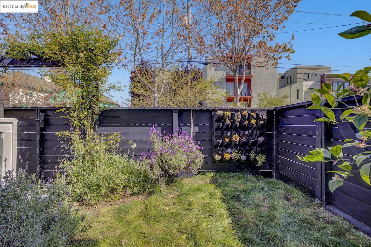 Detail Gallery Image 41 of 42 For 861 32nd St, Oakland,  CA 94608 - 3 Beds | 2 Baths
