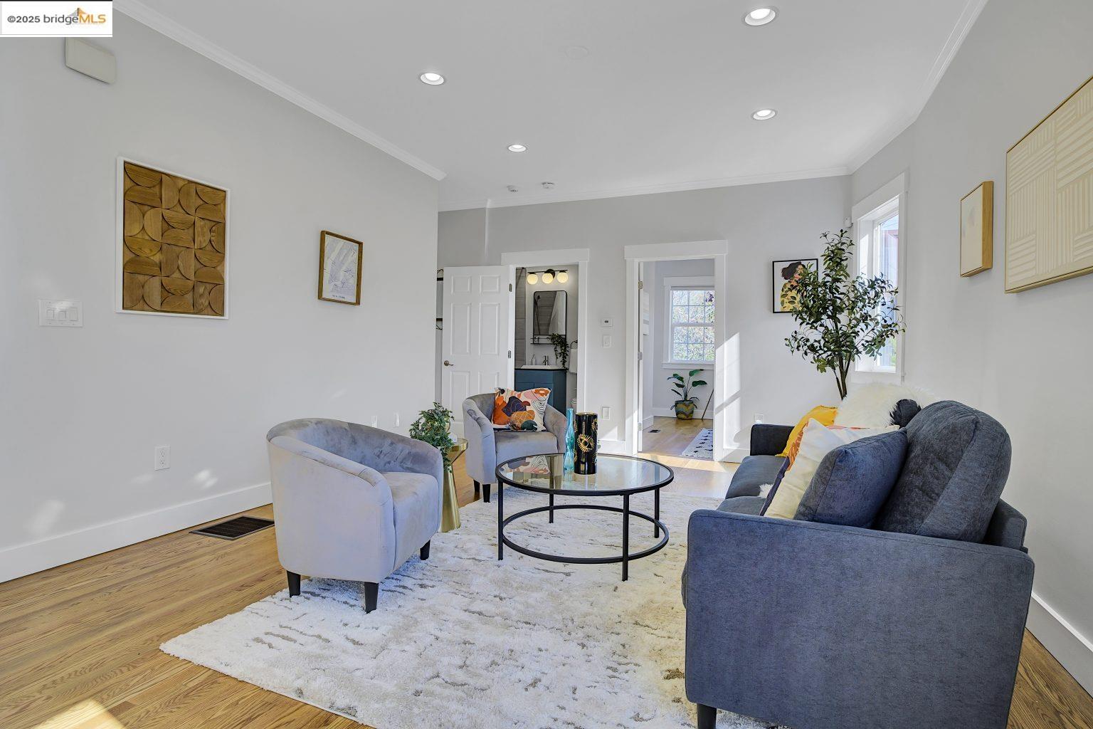 Detail Gallery Image 6 of 42 For 861 32nd St, Oakland,  CA 94608 - 3 Beds | 2 Baths