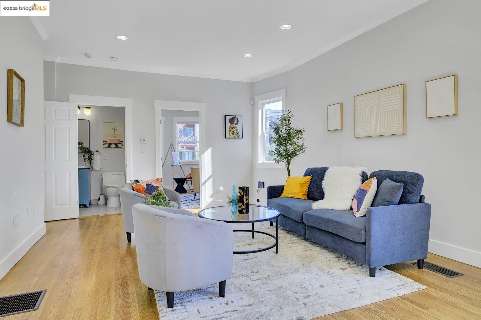 Detail Gallery Image 7 of 42 For 861 32nd St, Oakland,  CA 94608 - 3 Beds | 2 Baths