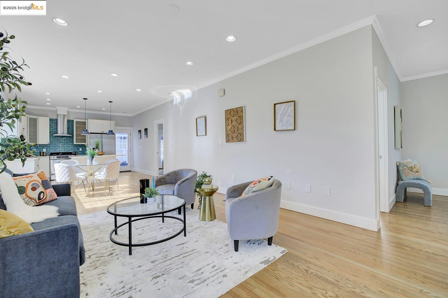 Detail Gallery Image 9 of 42 For 861 32nd St, Oakland,  CA 94608 - 3 Beds | 2 Baths